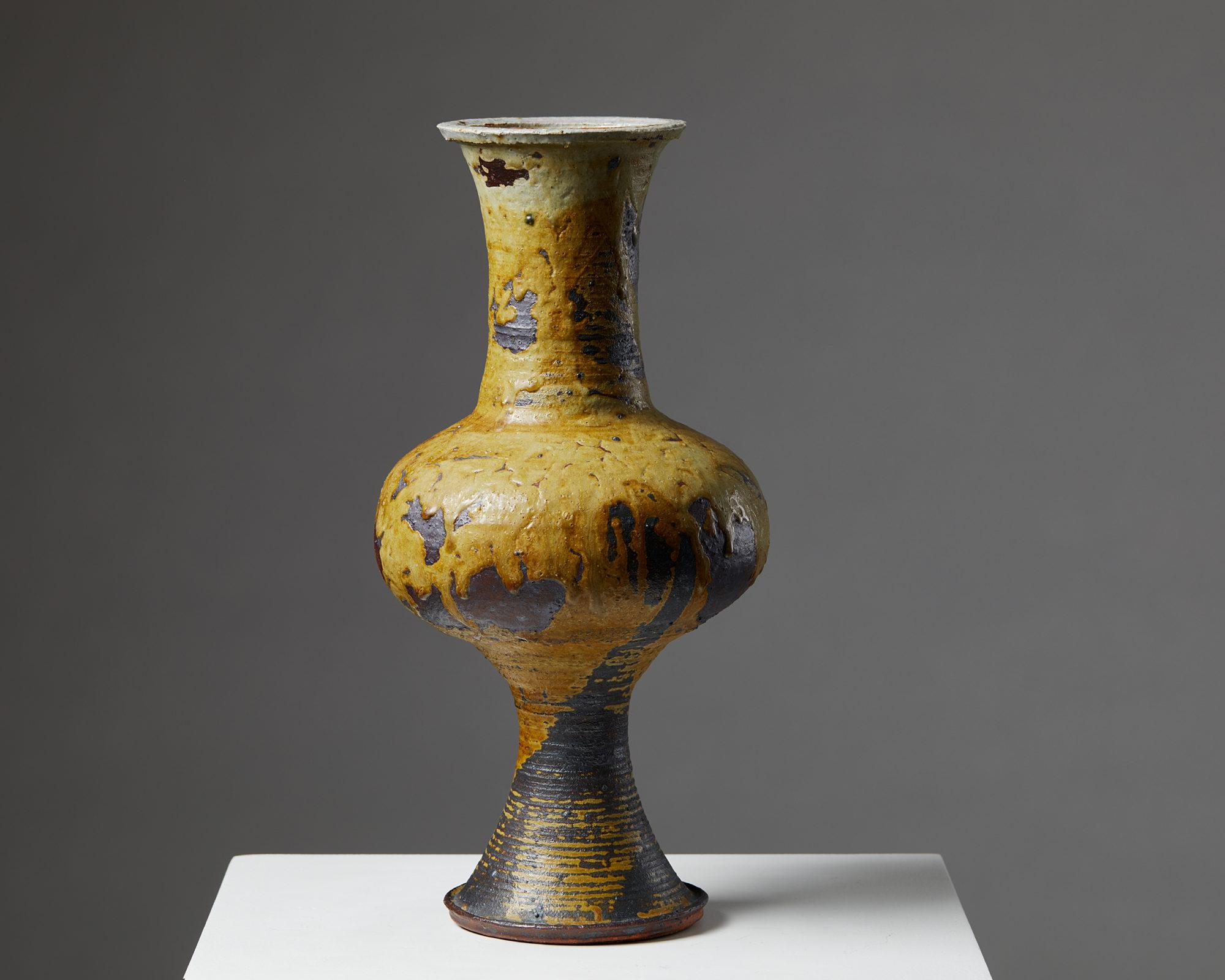 Vase by Kyllikki Salmenhaara for Arabia, Finland, 1950s.

Stoneware.

Signed.

Unique.

Measurements:
H: 39.5 cm/ 15 1/2