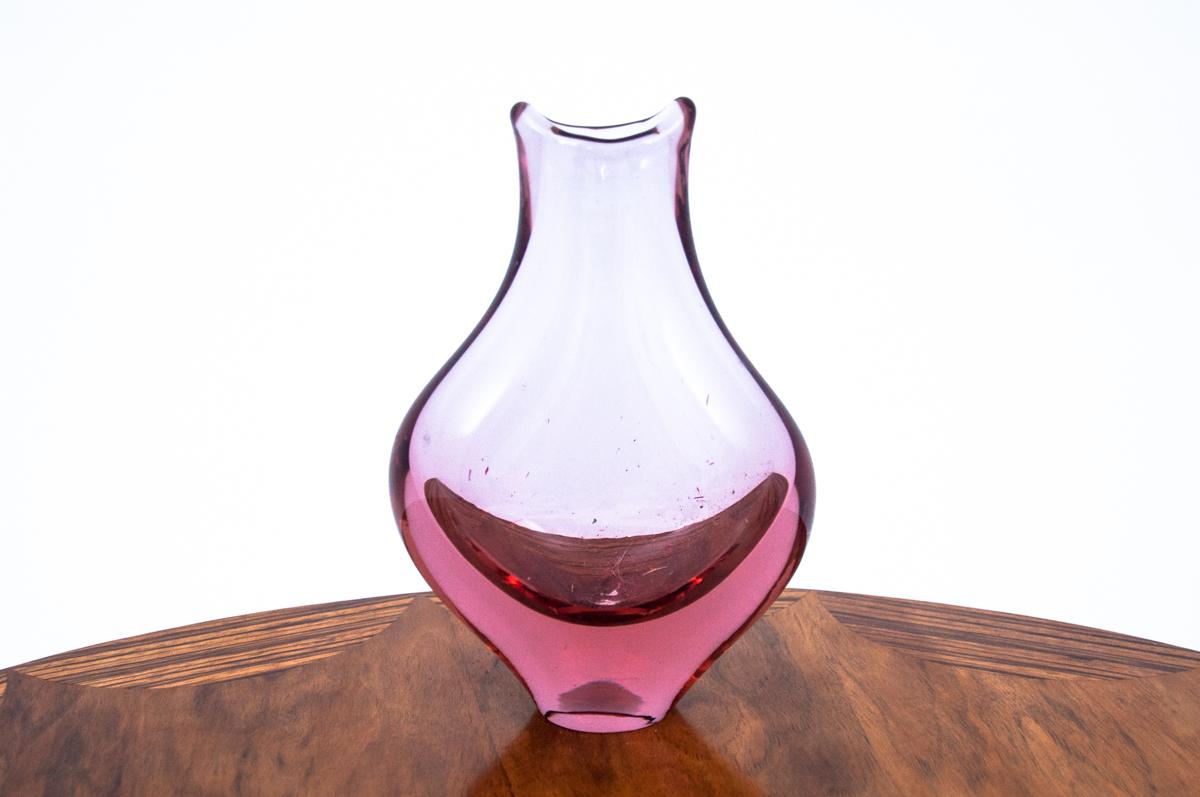 Vase, designed by Miloslav Klinger, Czechoslovakia, 1960s

Very good condition.

Measures: Height 20 cm / width 13.5 cm / depth 5.5 cm.