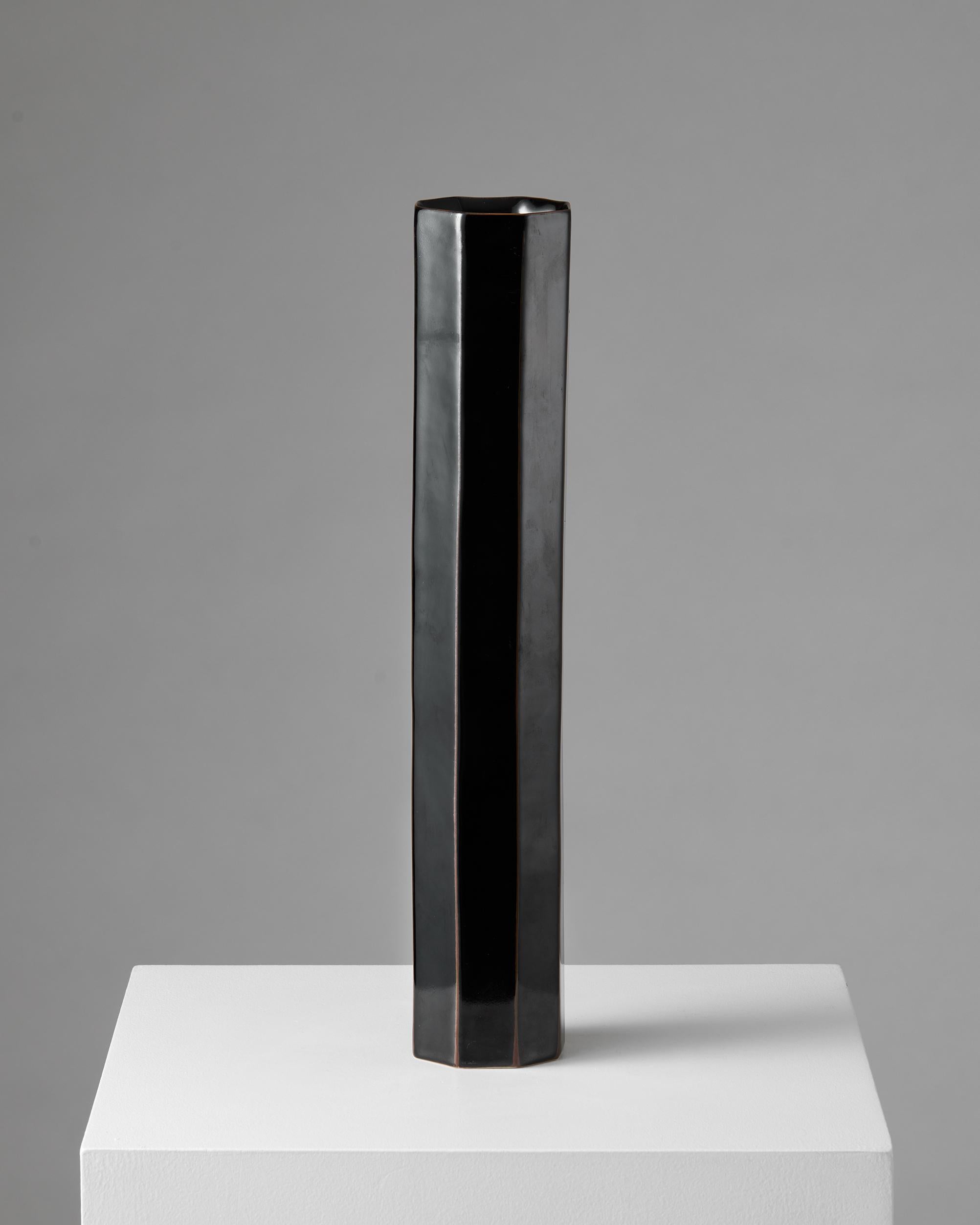 Vaso disegnato da Paul Hoff per Gustavsberg Studio, Svezia 1989

H: 42,5 cm / 1' 4 3/4