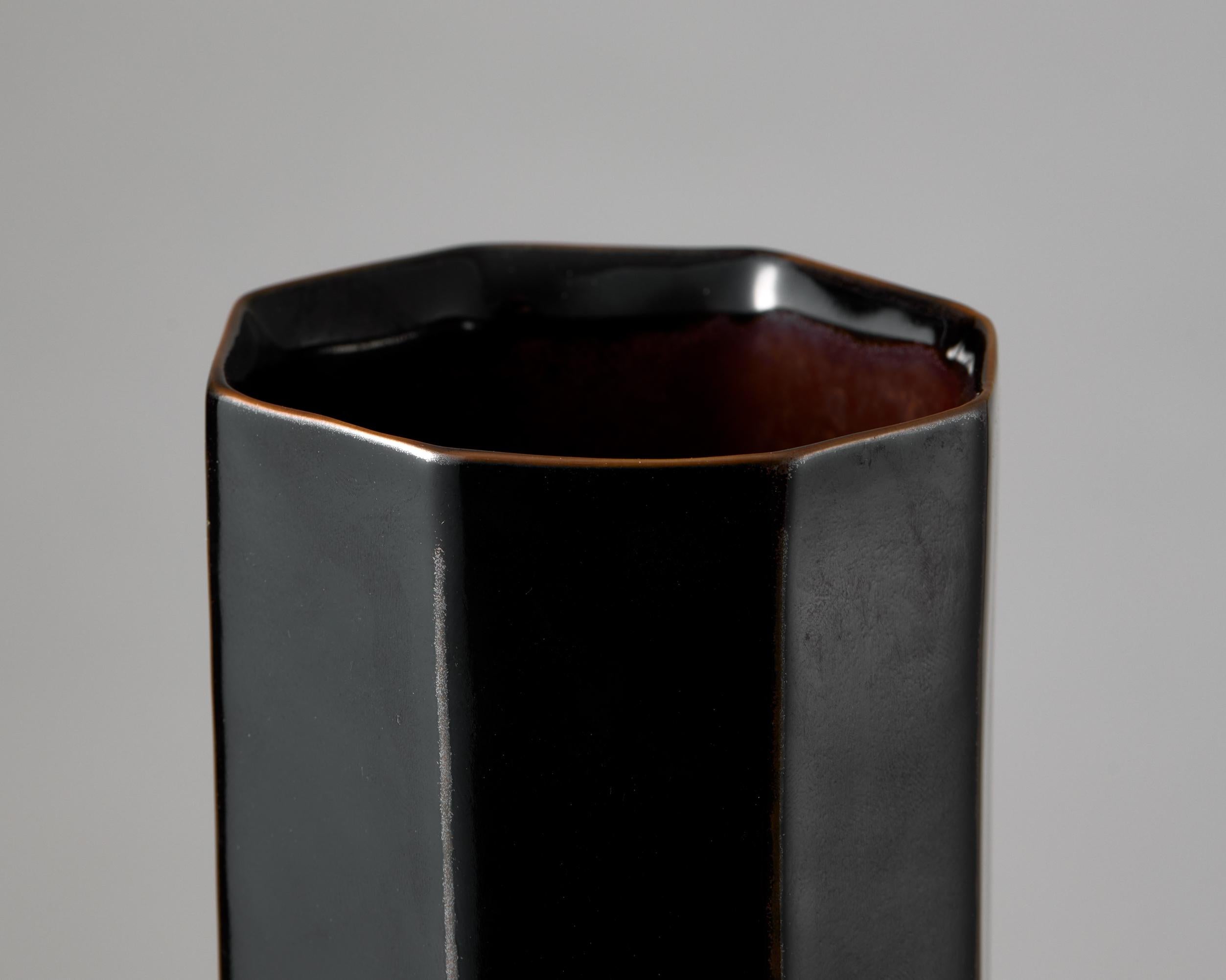 Vaso scultoreo alto in gres nero di Paul Hoff Gustavsberg Svezia anni '80 in vendita 1