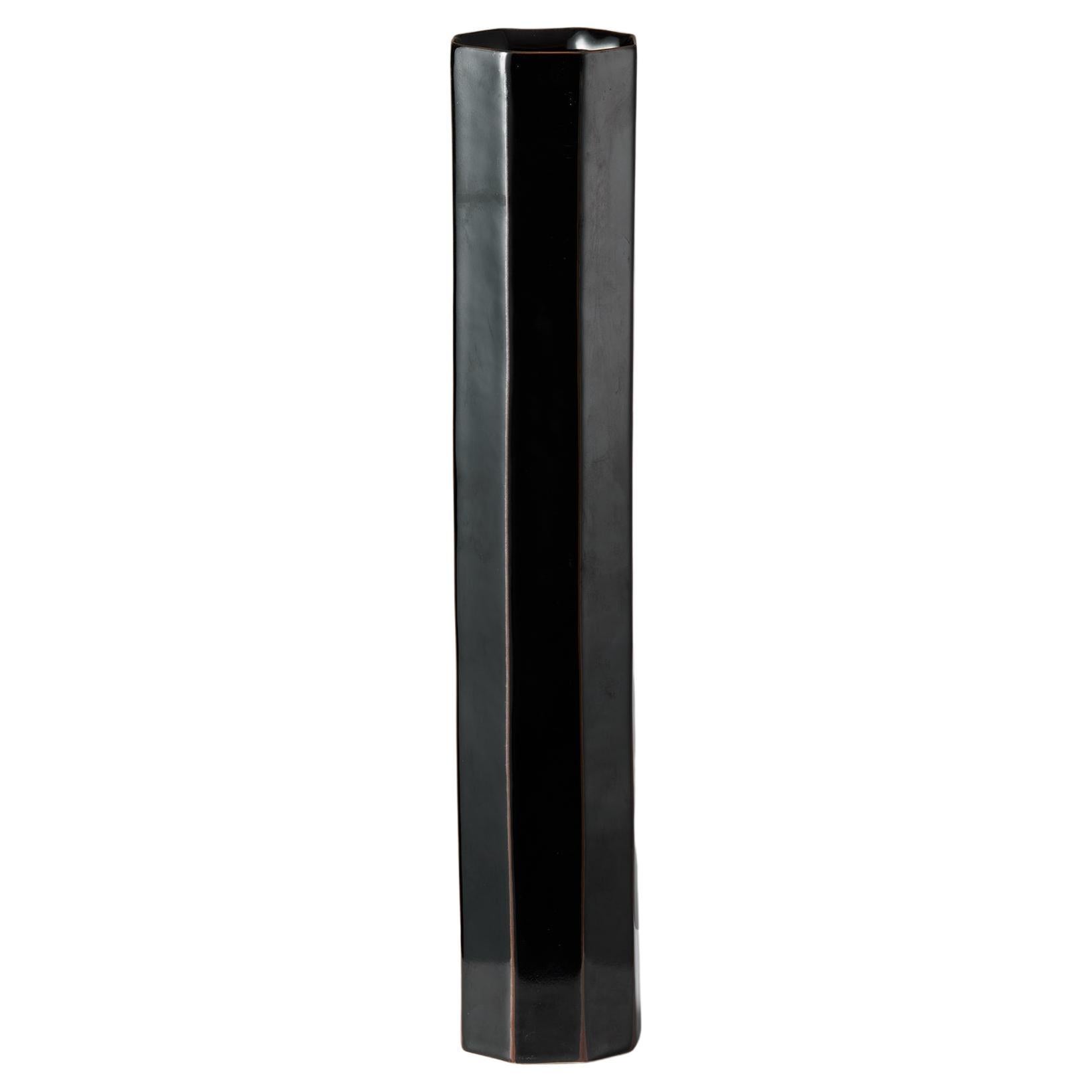 Grand vase sculptural en grès noir de Paul Hoff Gustavsberg Suède années 1980