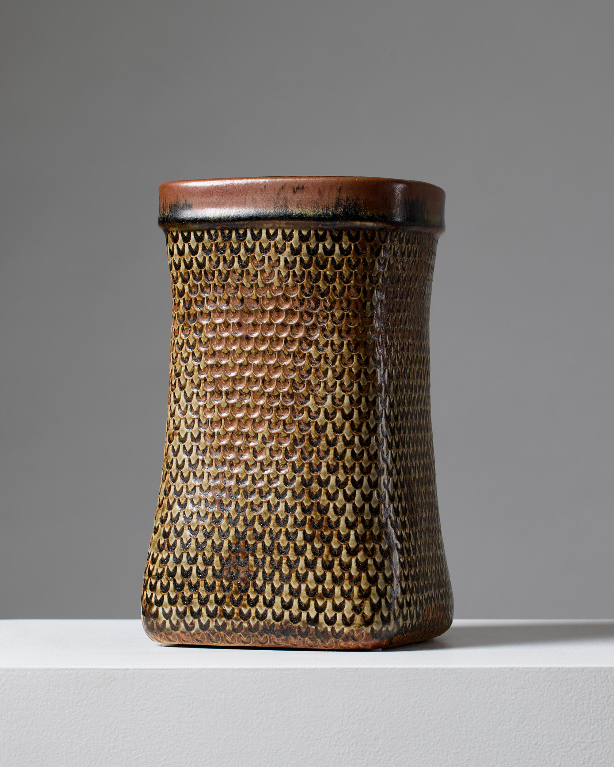 Metà XX secolo Vaso disegnato da Stig Lindberg, Gustavsberg Svezia, anni '60 in vendita