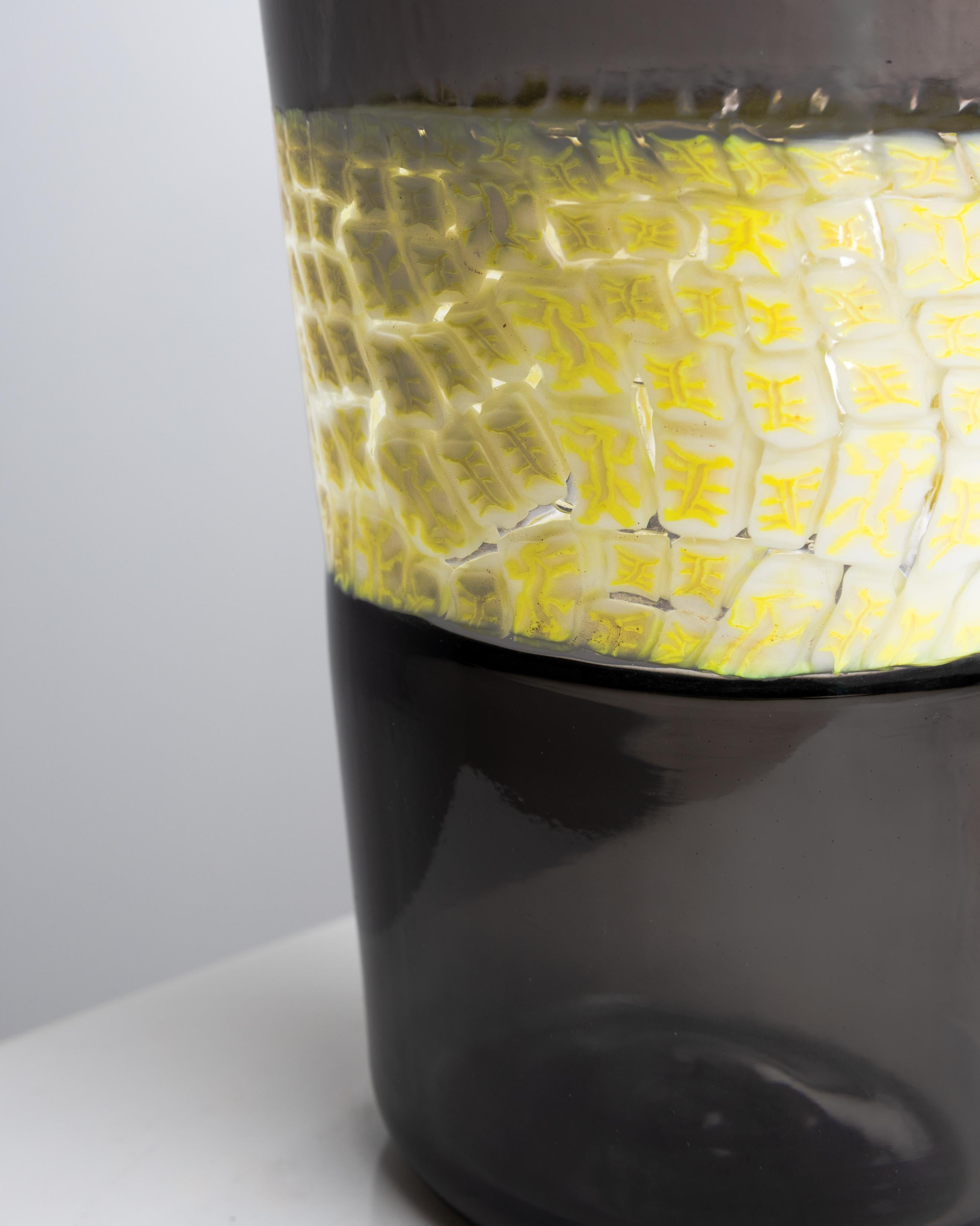 Verre brun Vase Double incalmo avec bande centrale de murrine par Riccardo Licata en vente