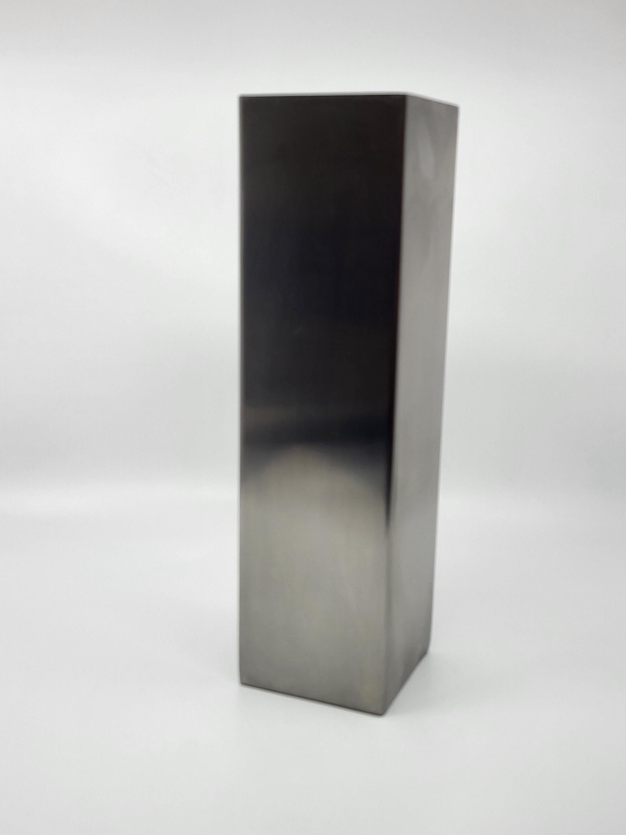 Vase en métal design moderniste minimaliste usine industriel rétro vintage (Französische Provence) im Angebot