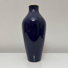 Vase en porcelaine Bleu Cobalt manufacture Nationale de Sevres, France, 1960