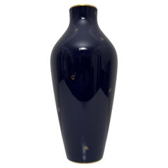 Retro Vase en porcelaine Bleu Cobalt manufacture Nationale de Sevres, France, 1960