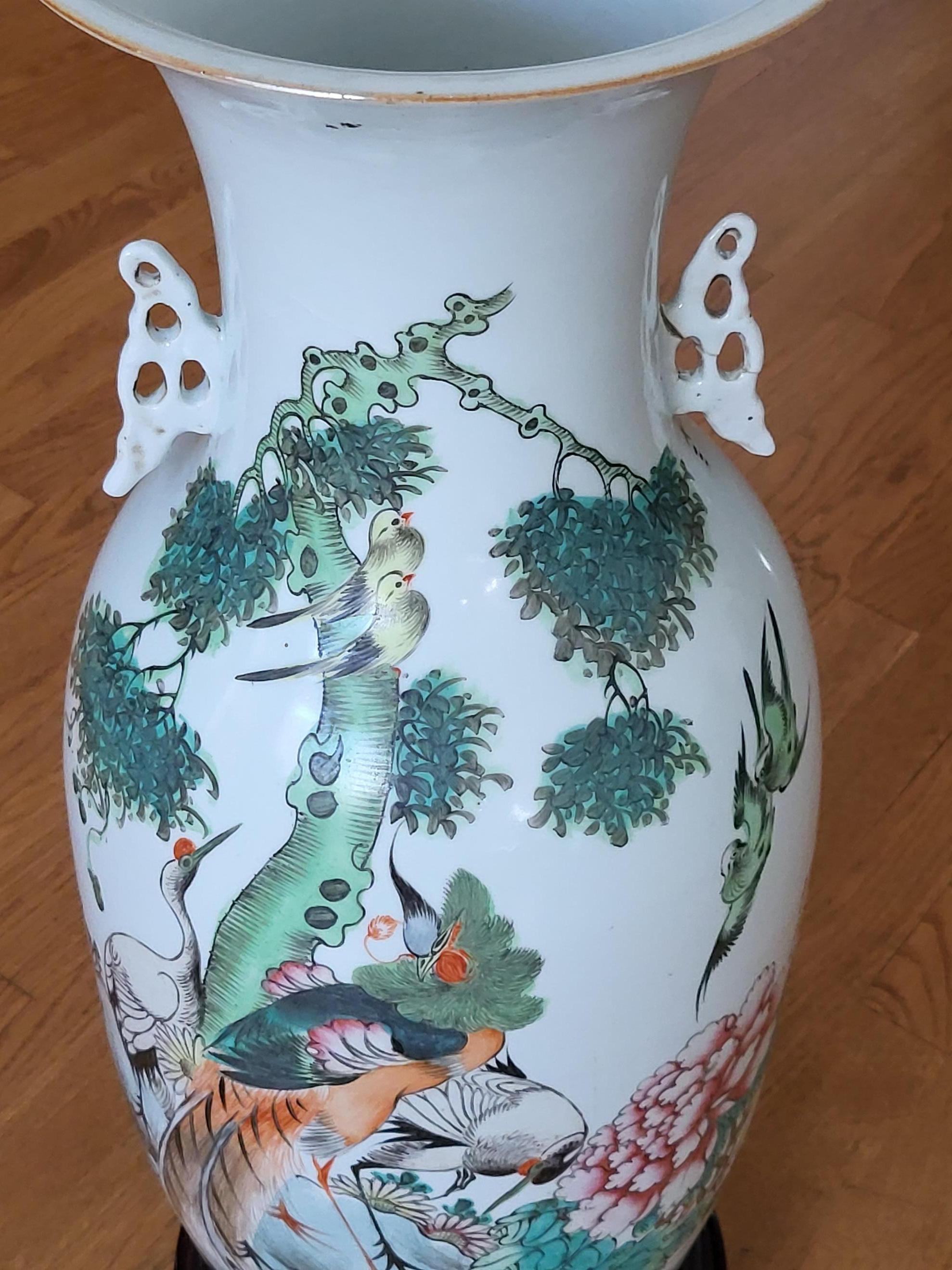 Vase en porcelaine céladon décor oiseaux et fleur Chine XIX Siècle grande taille For Sale 10