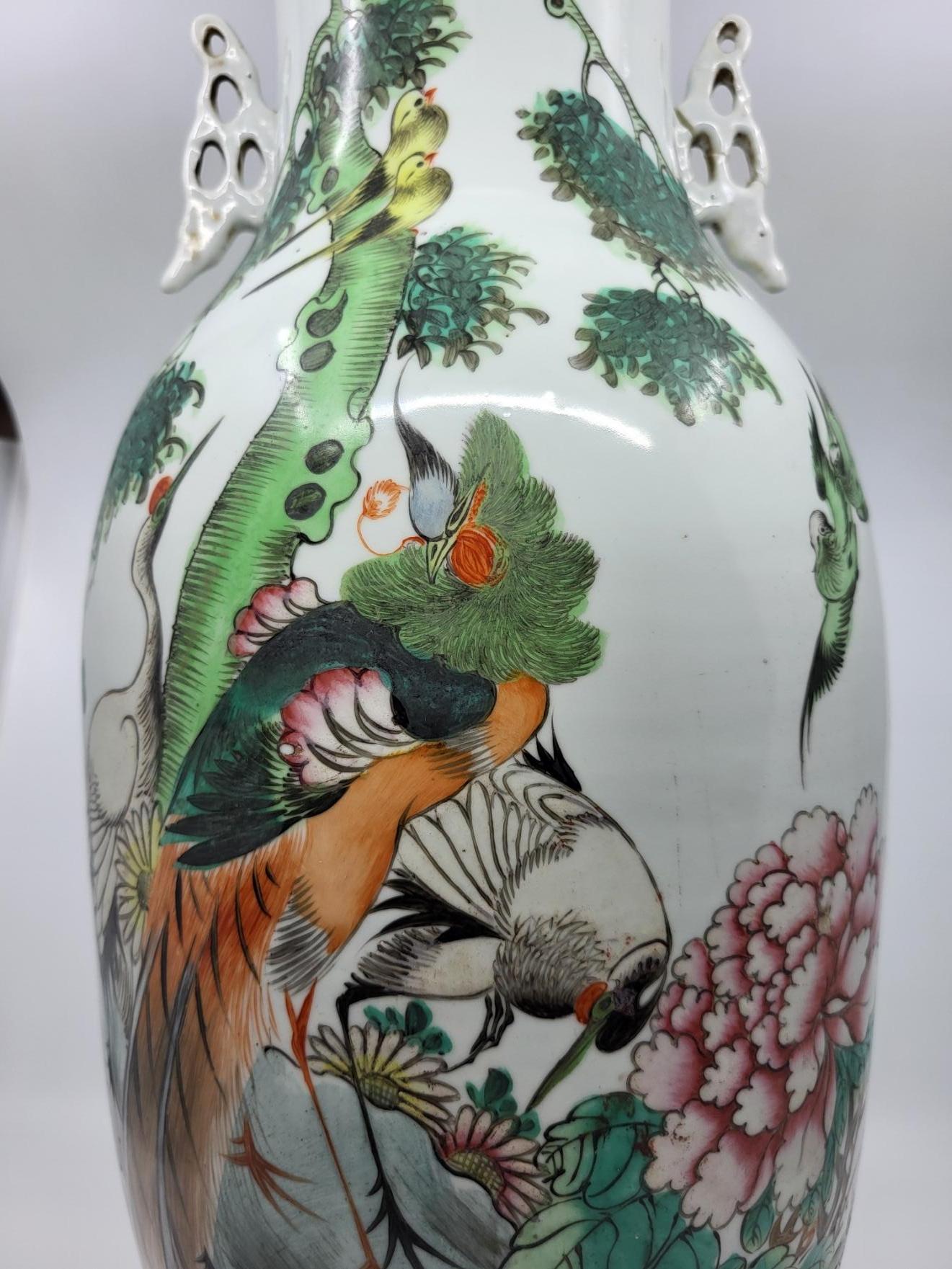 Chinese Vase en porcelaine céladon décor oiseaux et fleur Chine XIX Siècle grande taille For Sale