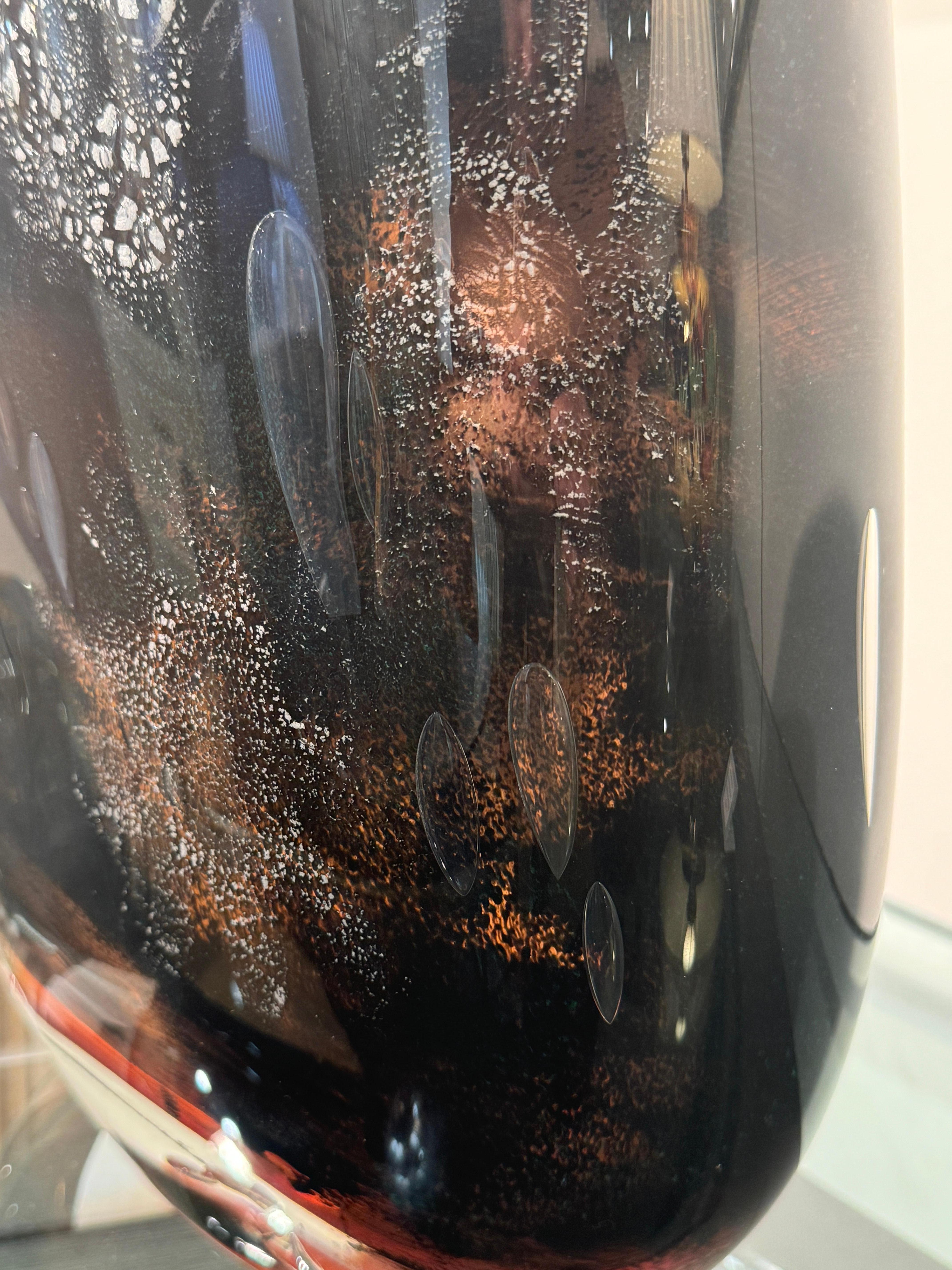 Vase en Verre Soufflé signé Ada Loumani – Pièce d’Exception en vente 4
