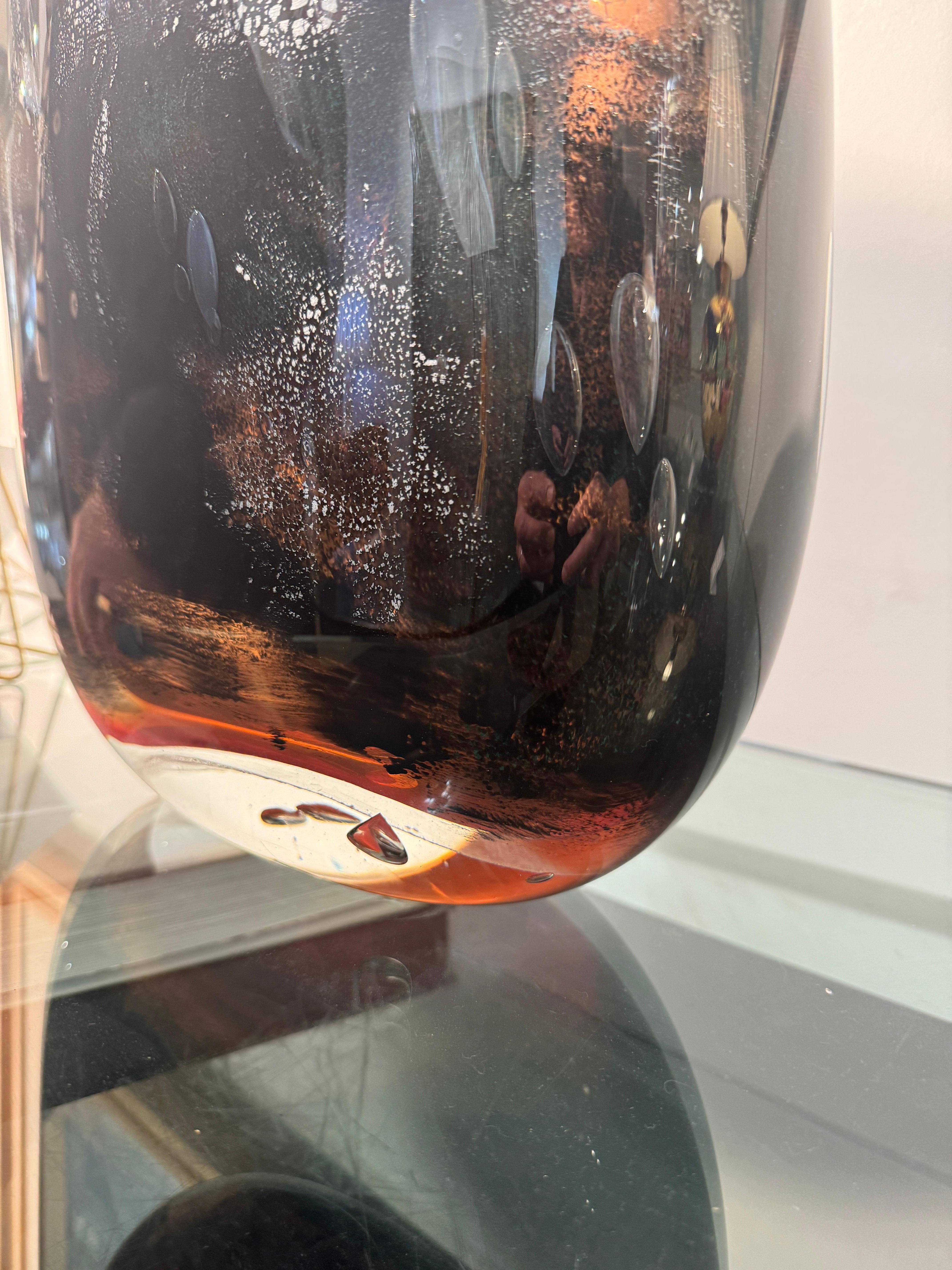 Vase en Verre Soufflé signé Ada Loumani – Pièce d’Exception en vente 2