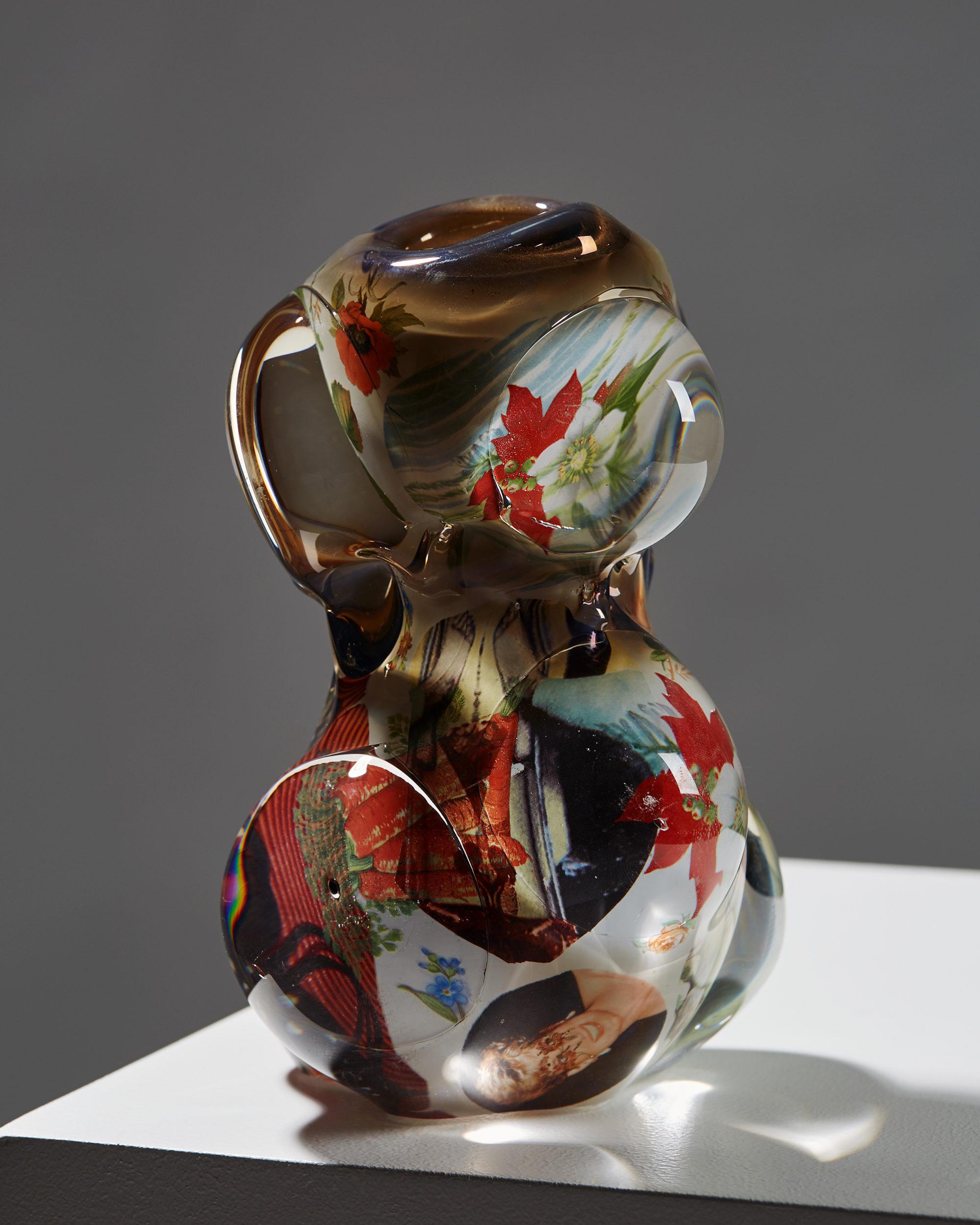Vase “Fabula” designed by Per B. Sundberg for Orrefors,
Sweden. 1998.

Paper and glass.

