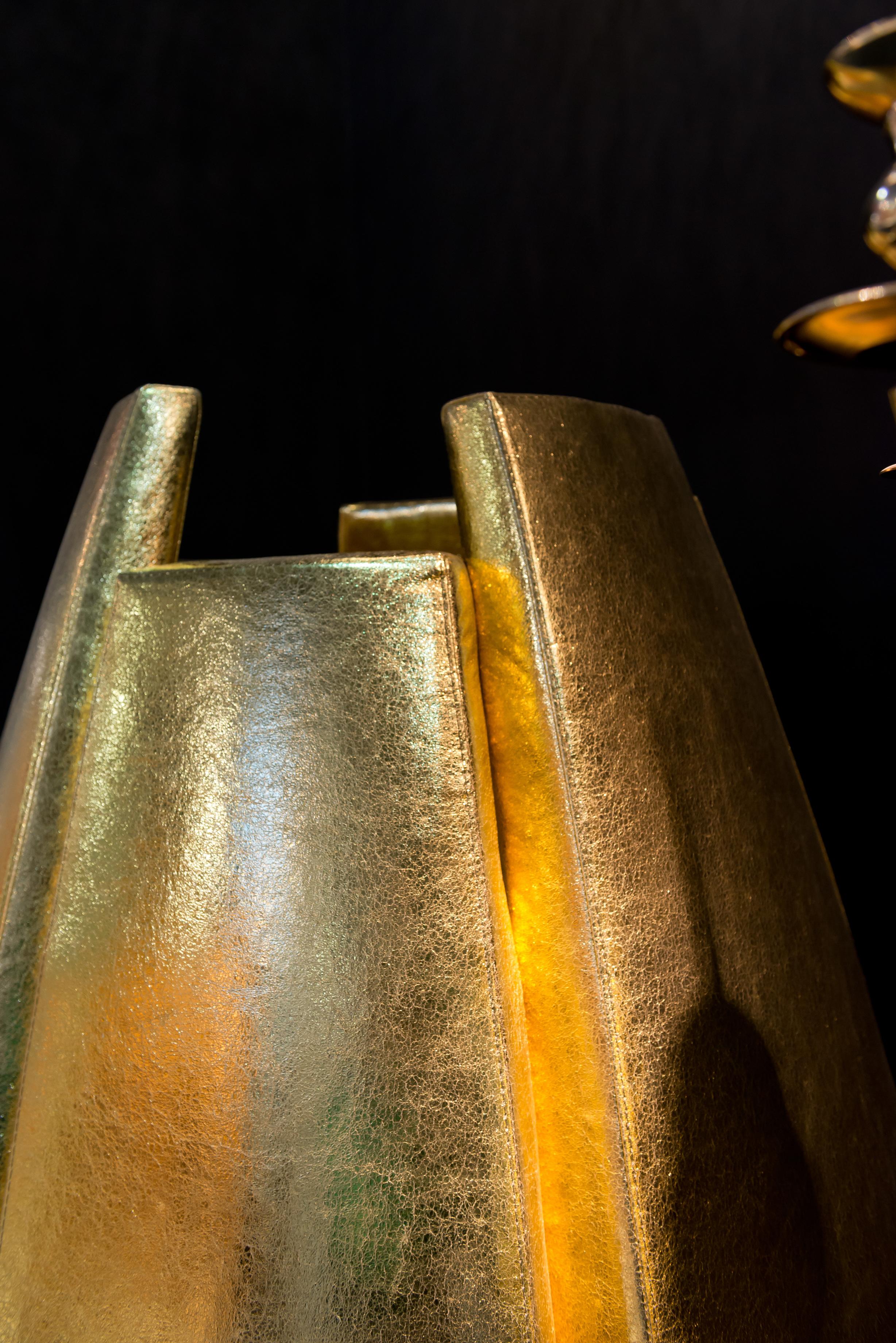 Vase aus Fettem Pumpkin, gepolstert, Gold-Kunstleder, Italien (Sperrholz) im Angebot