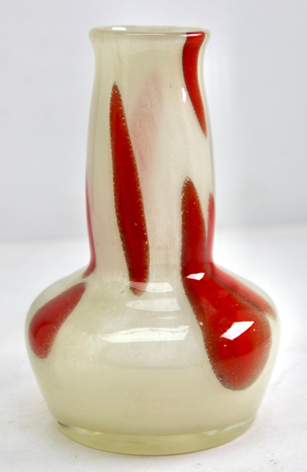 Vase Flora rare de Frantisek Koudelka, beige-rouge, Prachen, vers les années 1970, 
verre d’art tchèque / Boho ... Sklo Union, Beranek, Exbor.