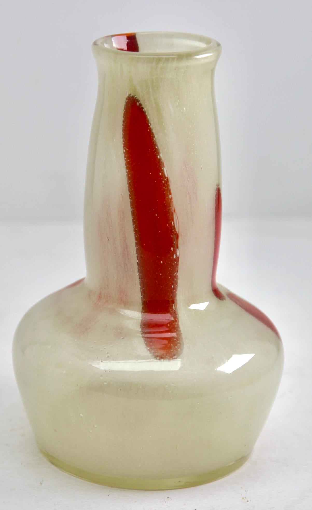 Art Glass Vase Flora Rare De Frantisek Koudelka, Beige-Rouge, Prachen, 1970s For Sale