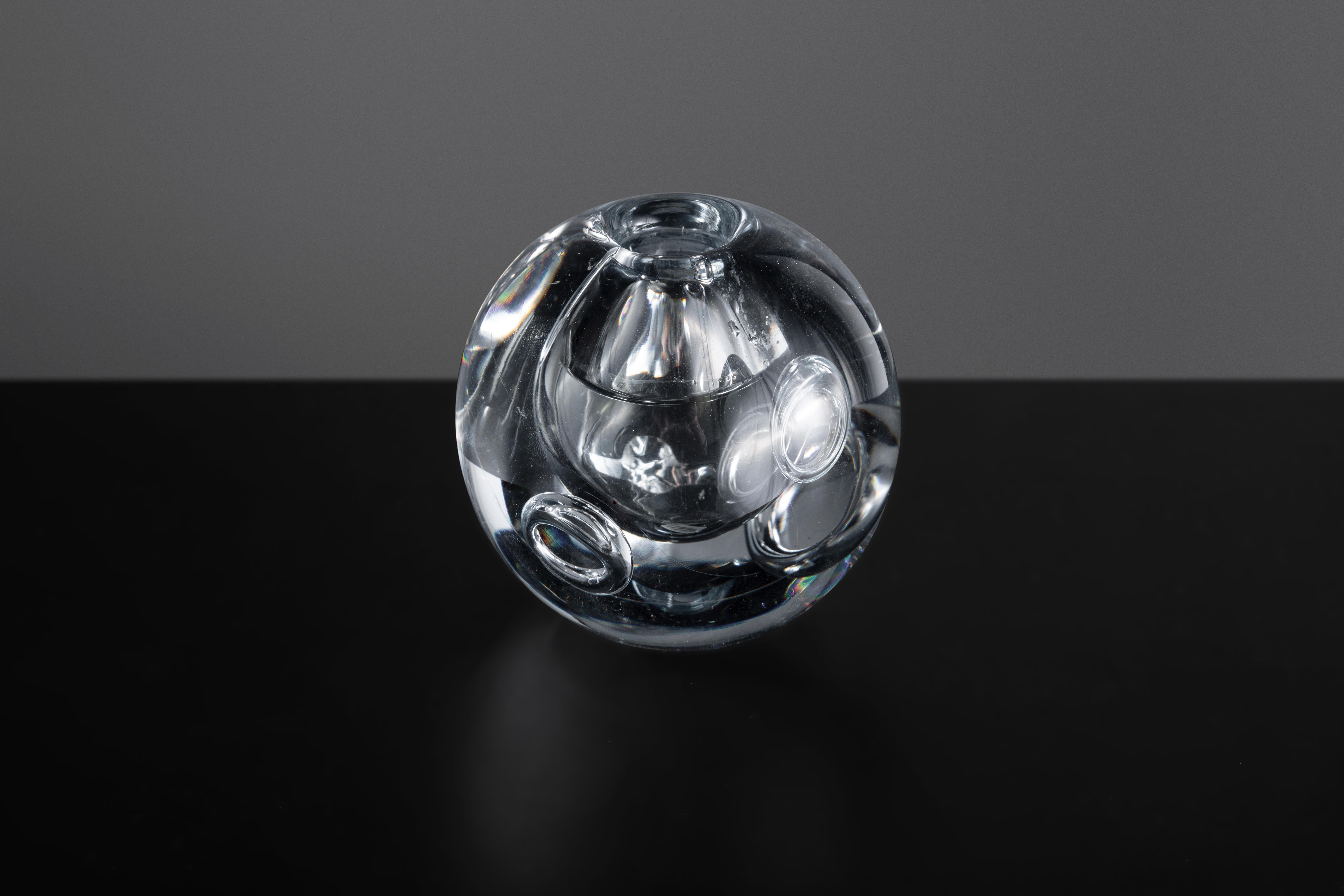 Glass Vase In Good Condition For Sale In New York, NY