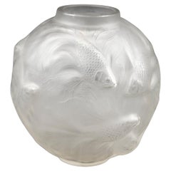 Vase « FORMOSE » (1924) en verre blanc soufflé-pressé moulé patiné opalescent