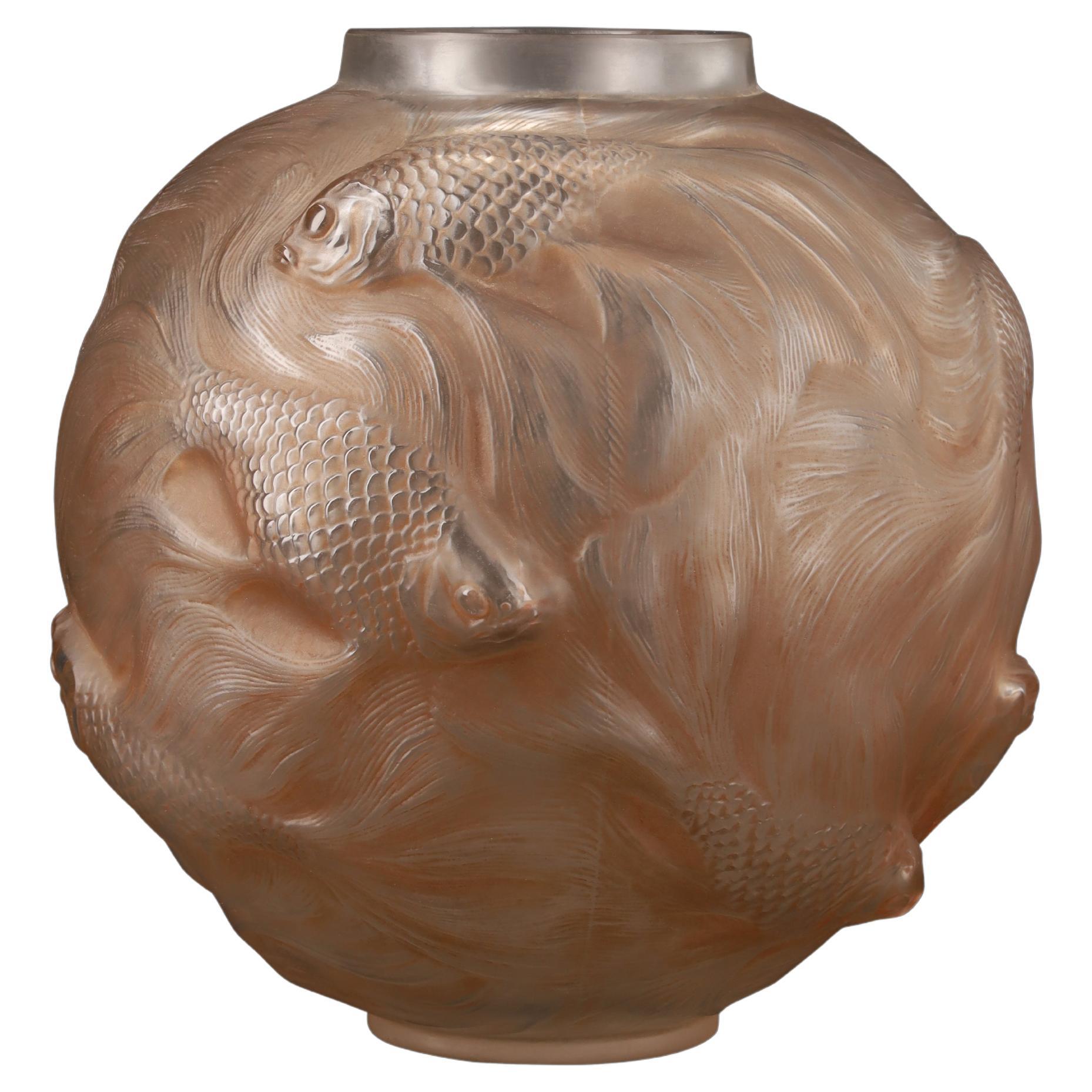 Vaso "formose" in vetro stampato, pressato e soffiato di René Lalique (1860-1845)