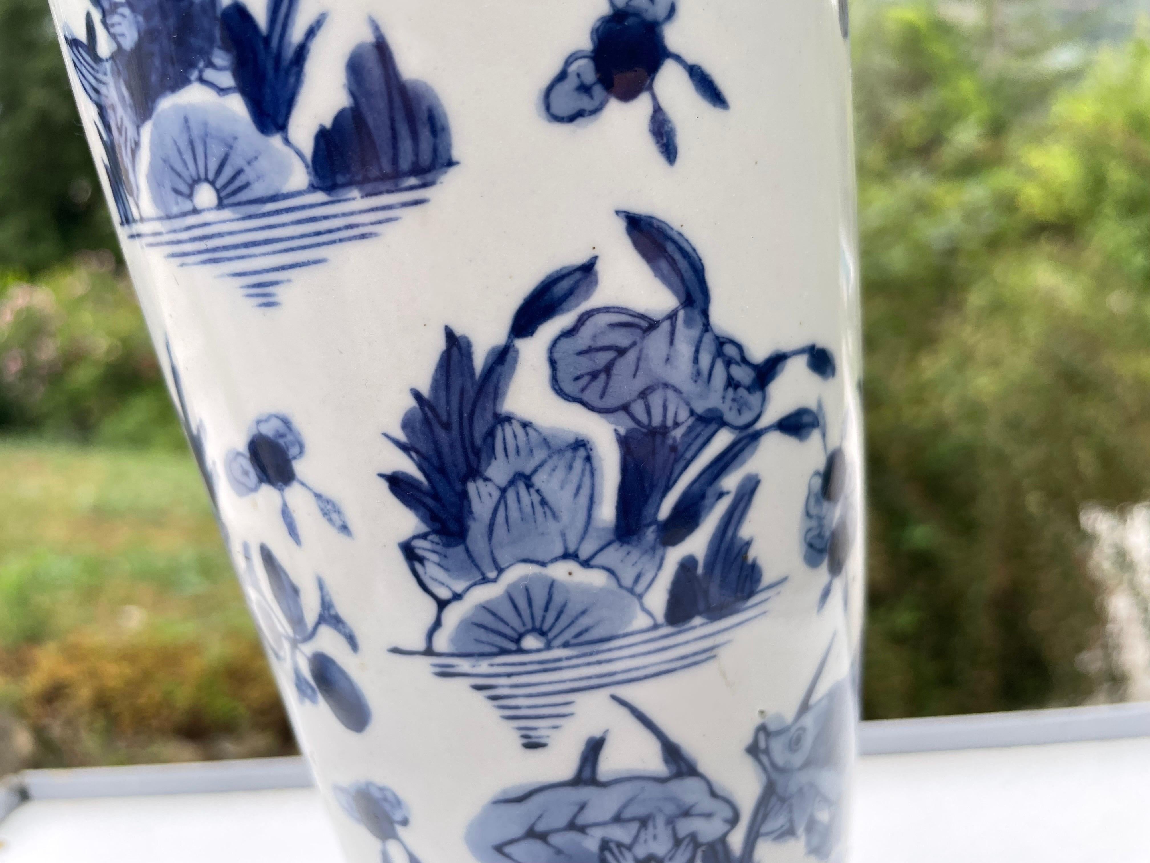 Vase aus China, 20. Jahrhundert, Blau und Weiß, Porzellan im Angebot 2