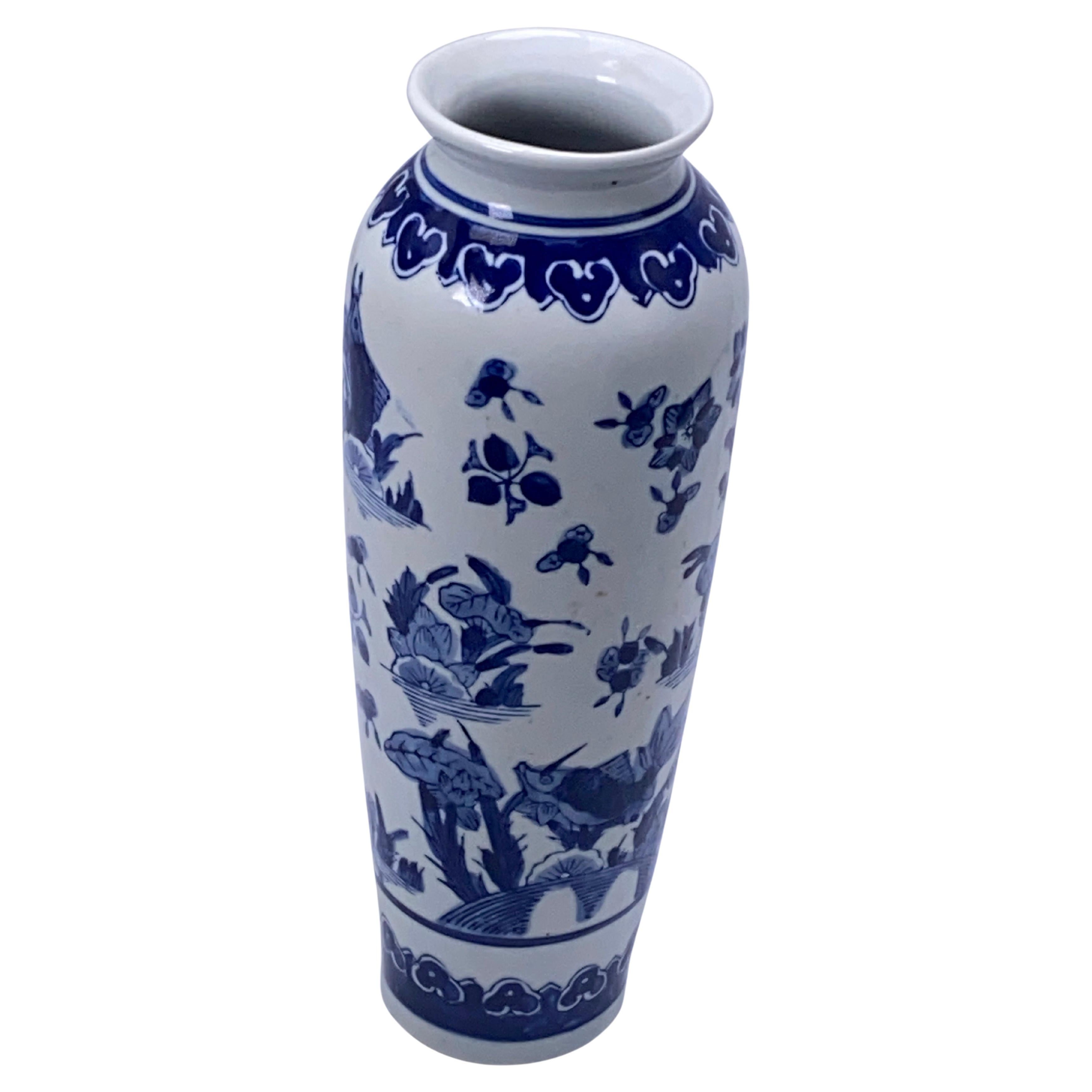 Vase aus China, 20. Jahrhundert, Blau und Weiß, Porzellan