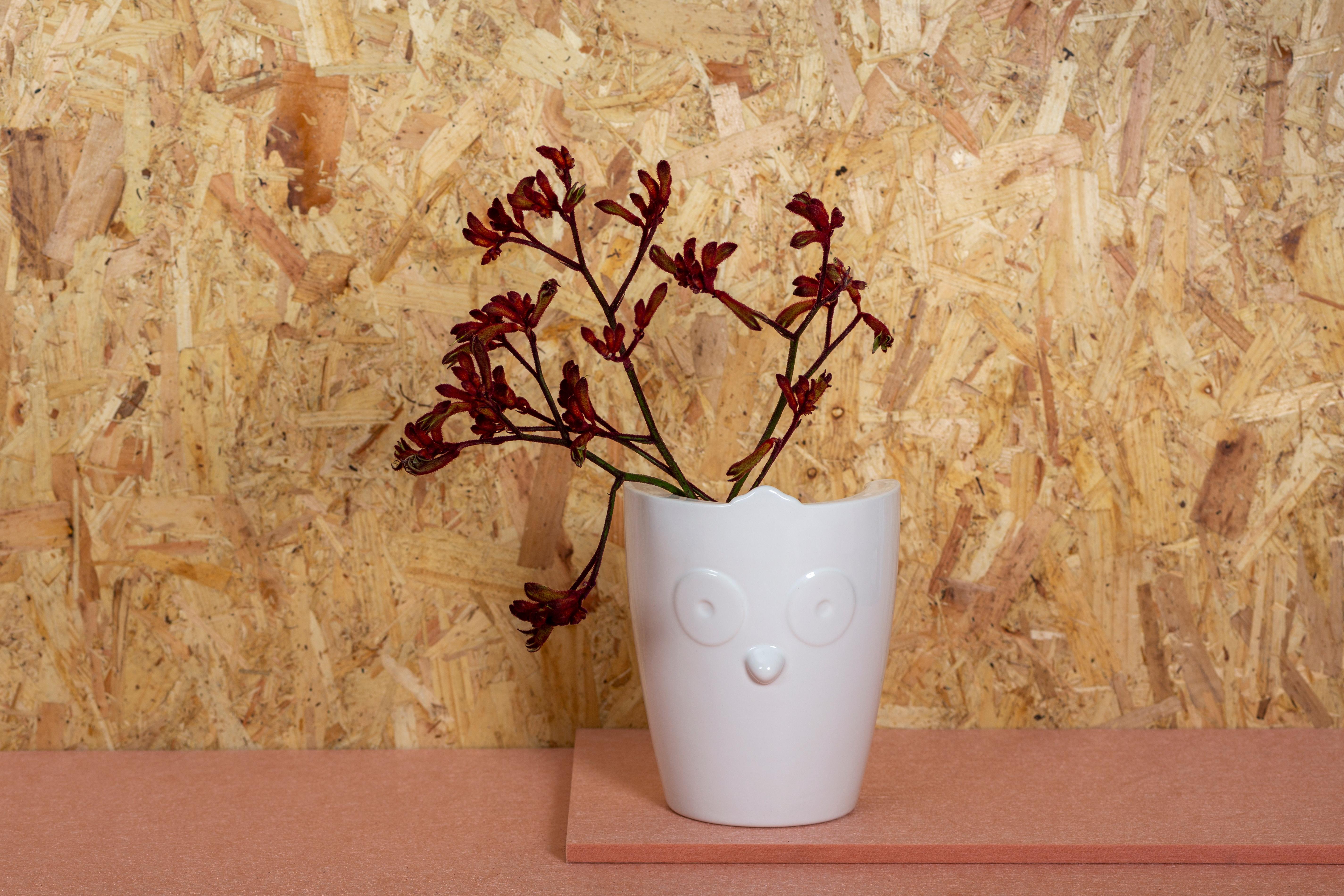 Cuit Vase contemporain en céramique blanche de la collection SoShiro Ainu en vente