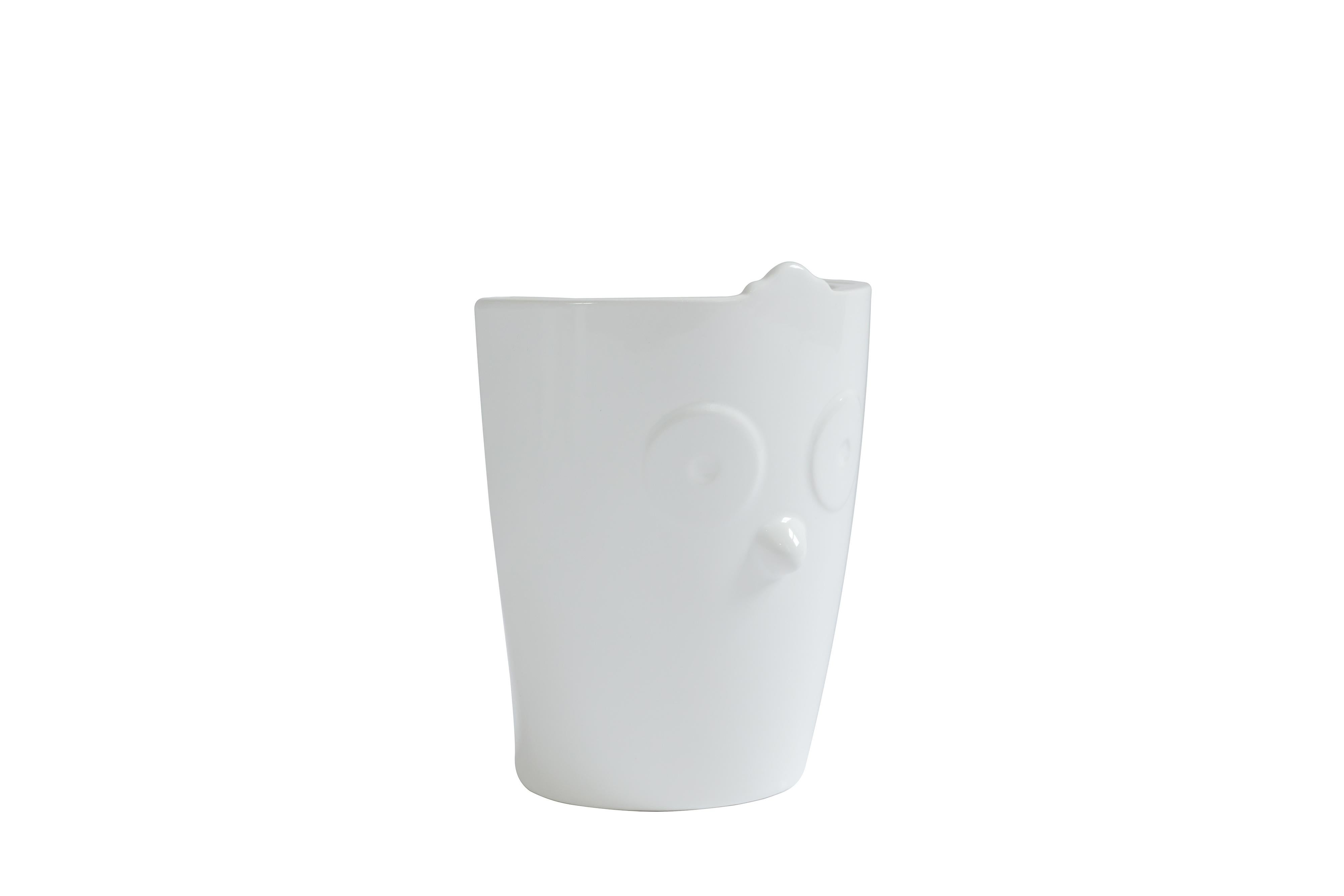 Contemporary vase in white ceramic from the SoShiro Ainu collection For Sale 2