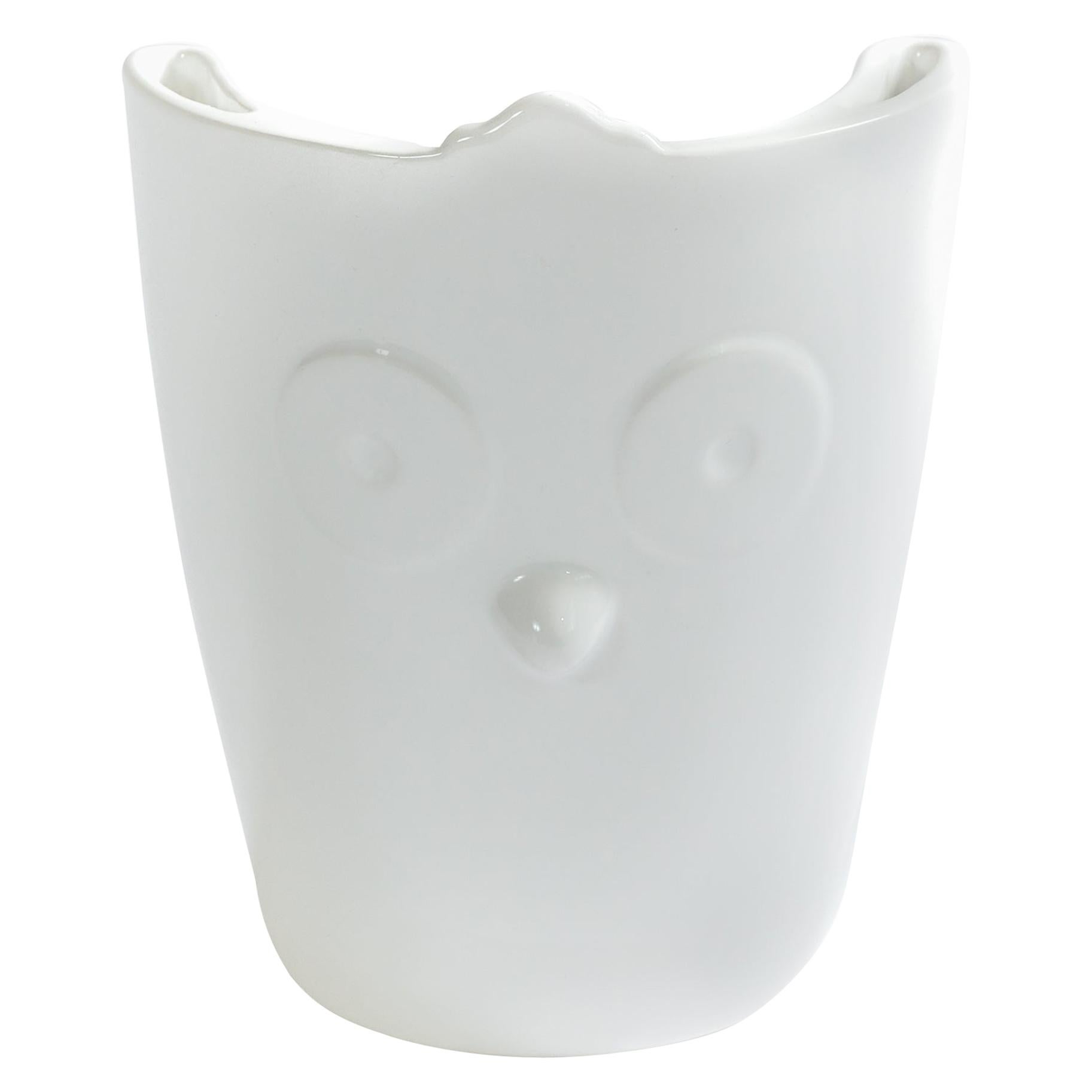 Contemporary vase in white ceramic from the SoShiro Ainu collection For Sale