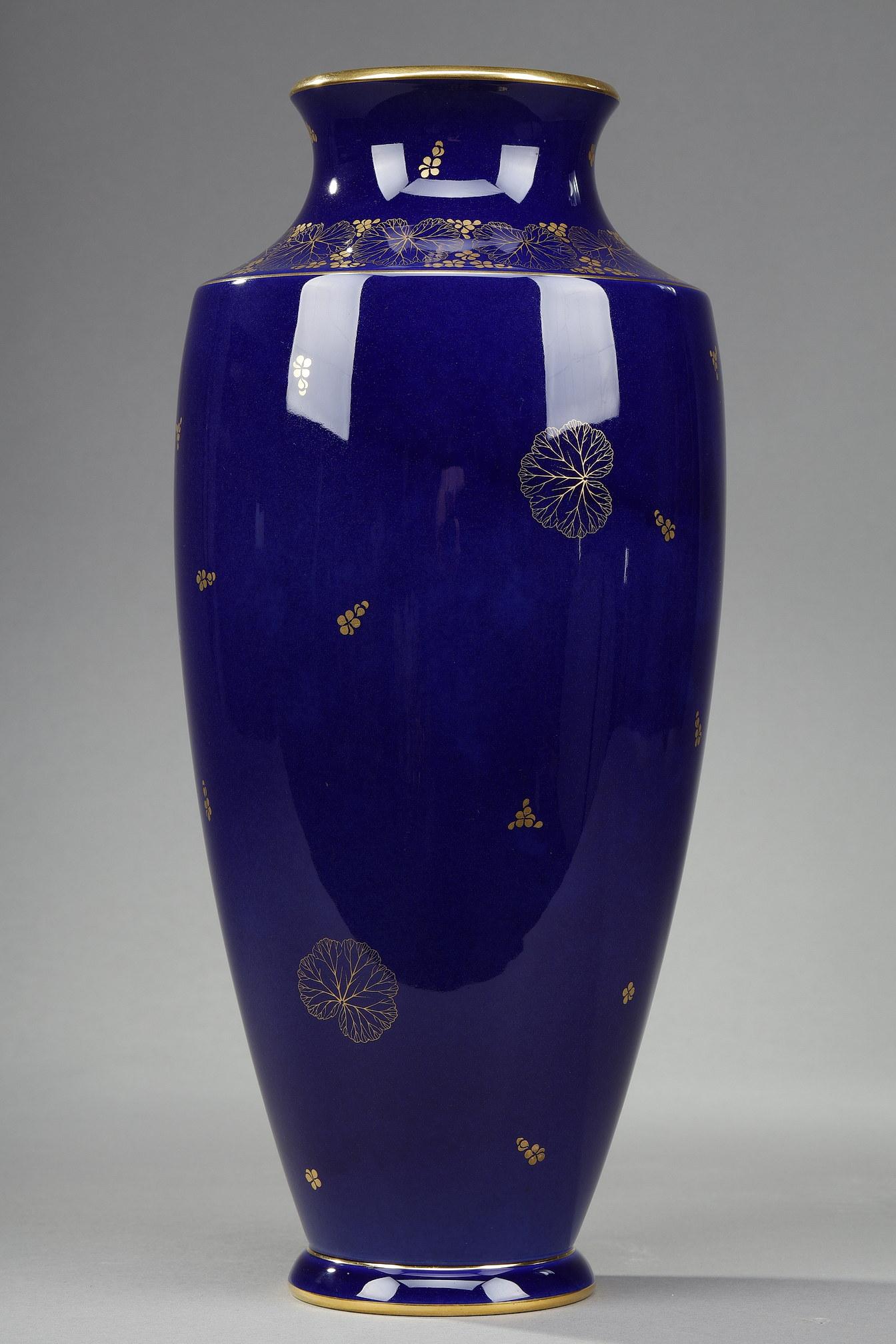 Vase baluster from the Sèvres manufacture in Porcelain iridescent night blue with gold highlights of stylised leaf motifs. It is decorated with a 