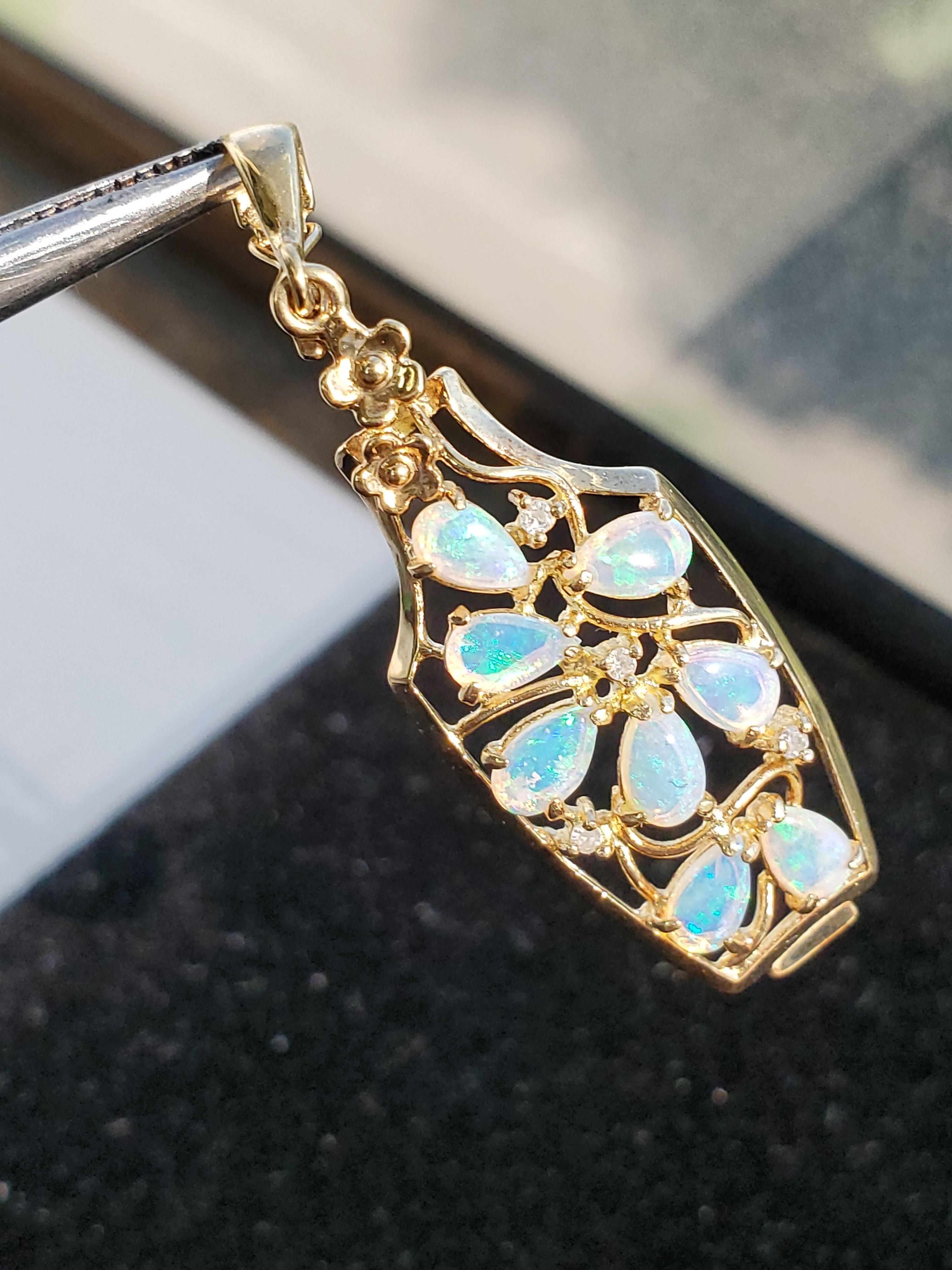 Vaso pieno di opali a forma di pera - Collana In condizioni Nuovo in vendita a Sugar Land, TX