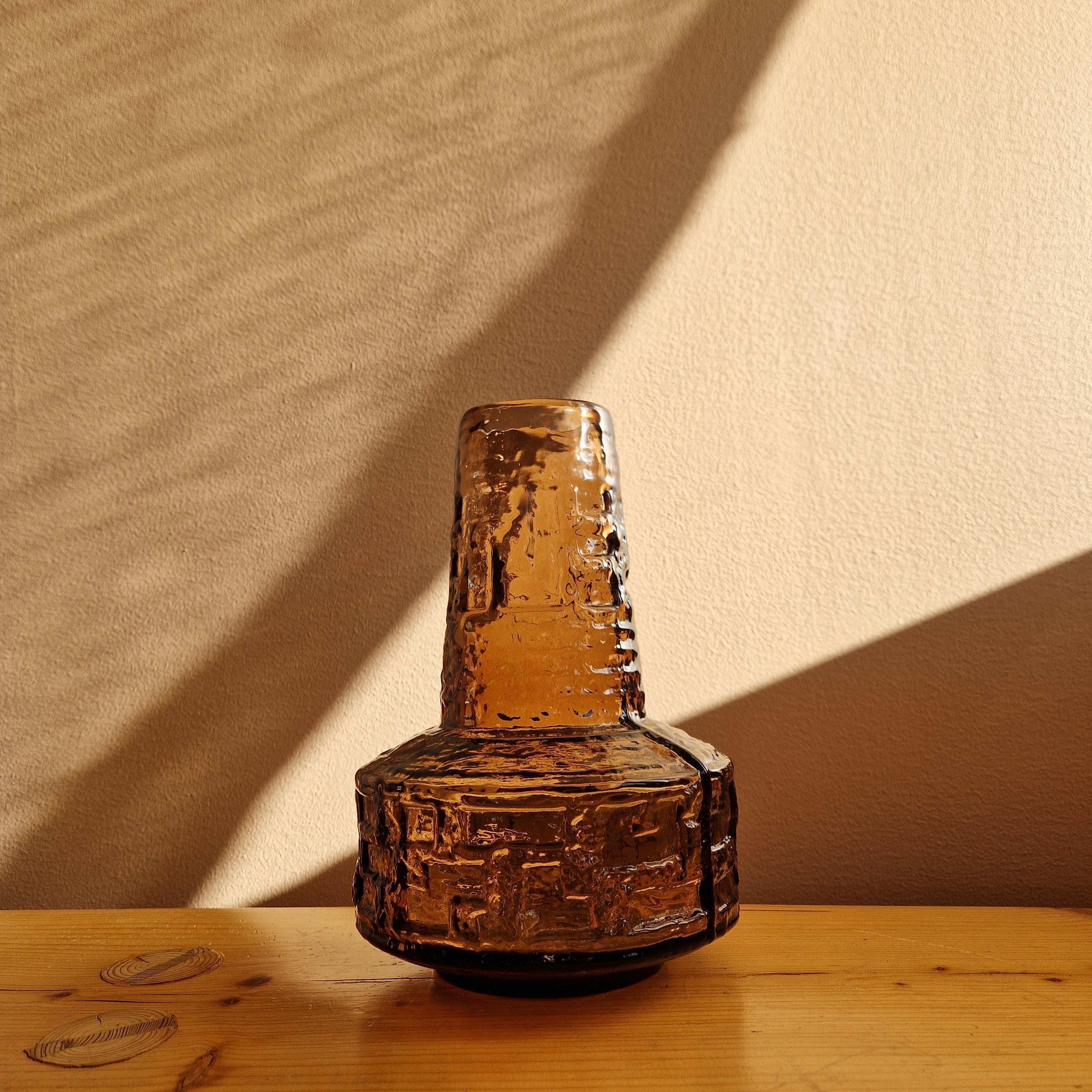 Vaso in vetro realizzato da Göte Augustsson per Ruda, Svezia. 1960/70's.
Buone condizioni.