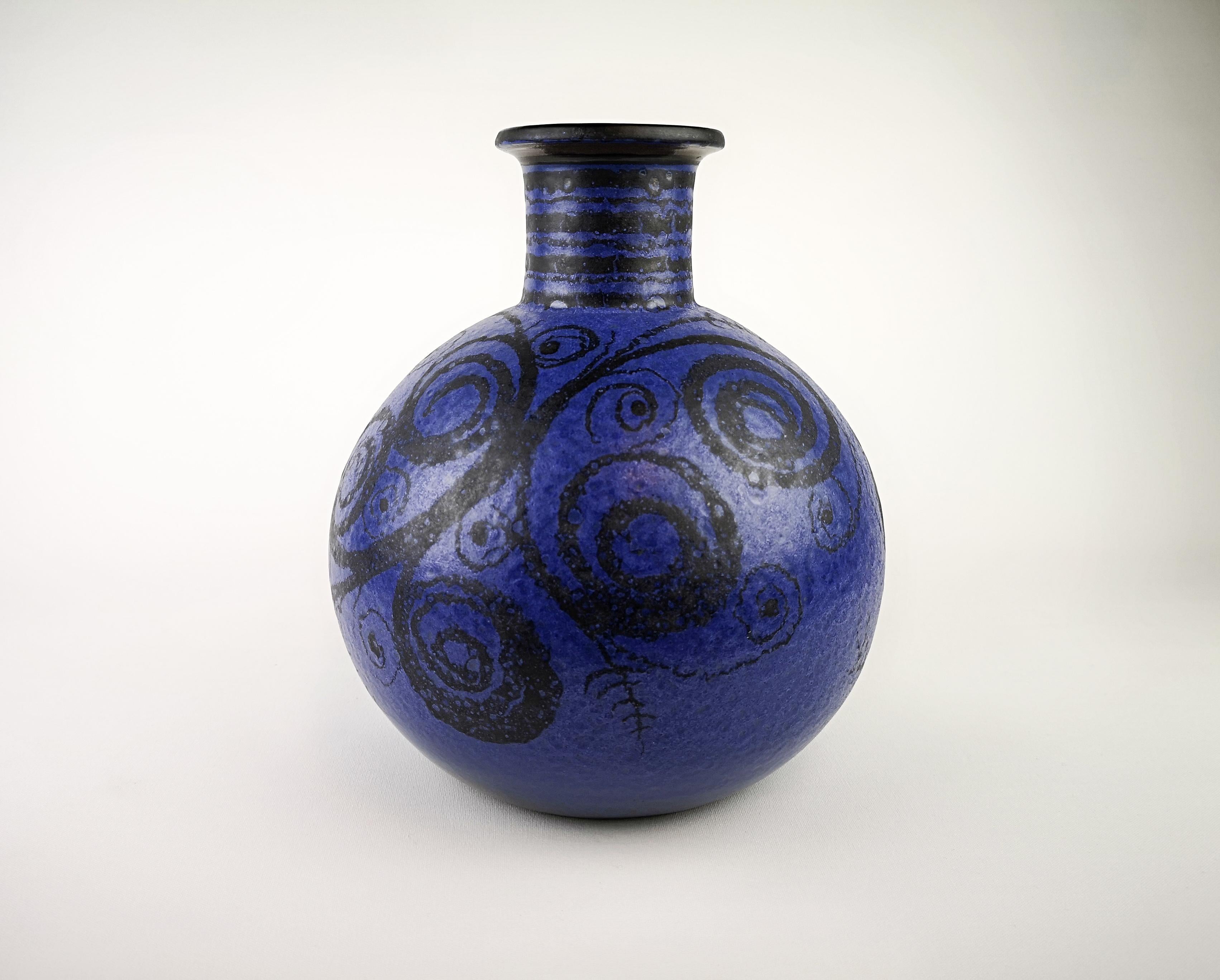 Wunderschöne große Vase aus Graveren:: Norwegen. Hübsche Glace in Blau. 

Sehr guter Zustand.