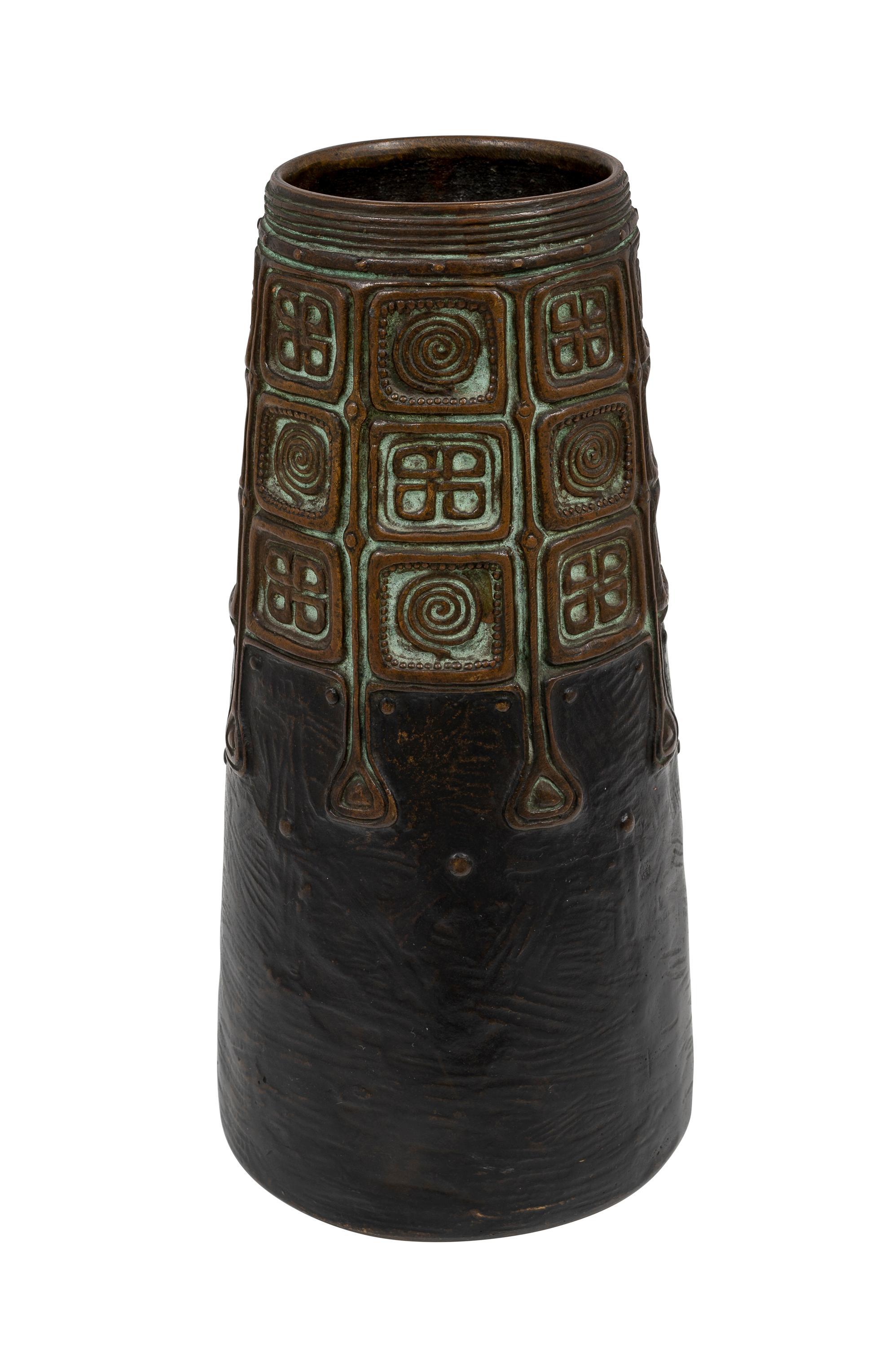 Cast Vase Gustav Gurschner circa 1906 Bronze Austrian Jugendstil Brown Patinated For Sale