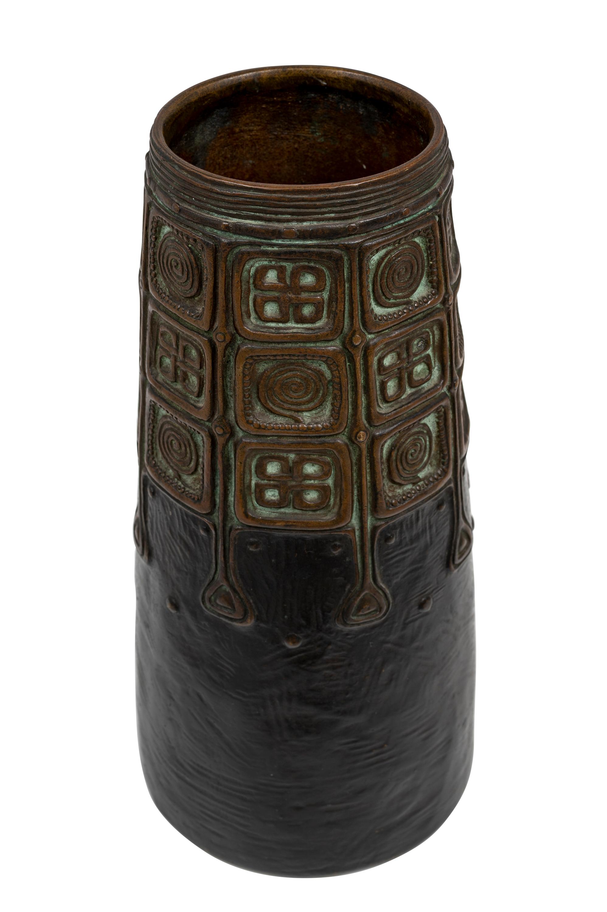 Early 20th Century Vase Gustav Gurschner circa 1906 Bronze Austrian Jugendstil Brown Patinated For Sale