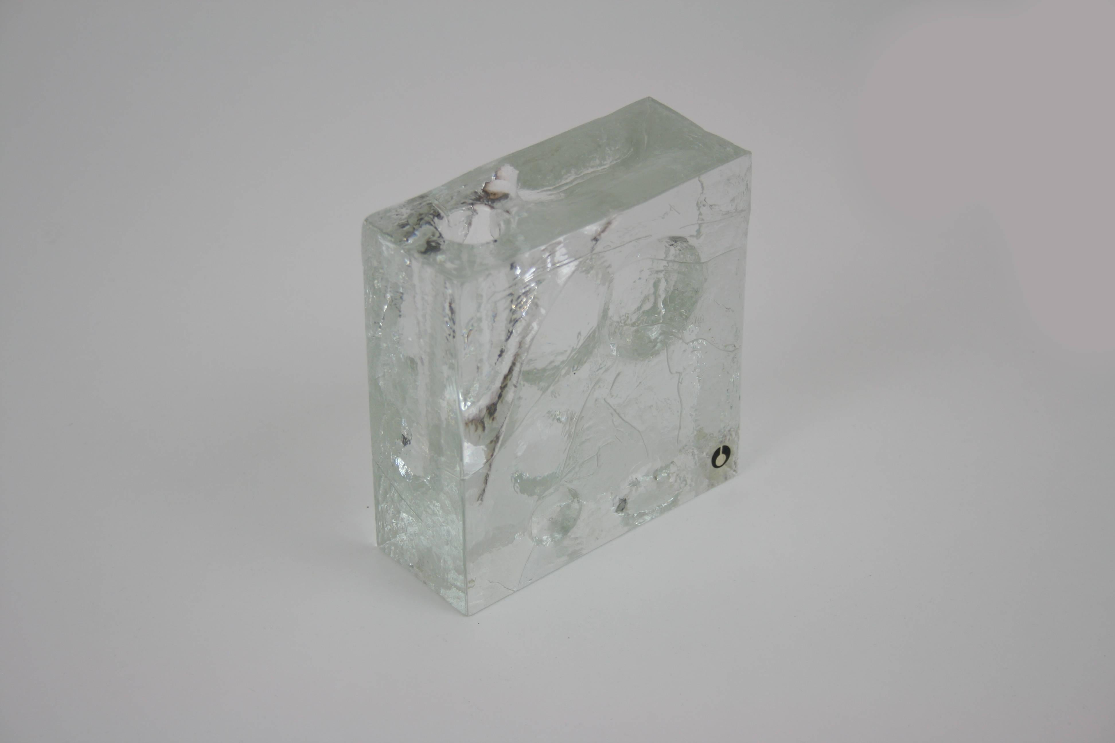 Vase aus Eisglas, Skulptur von Pukeberg (Glas) im Angebot