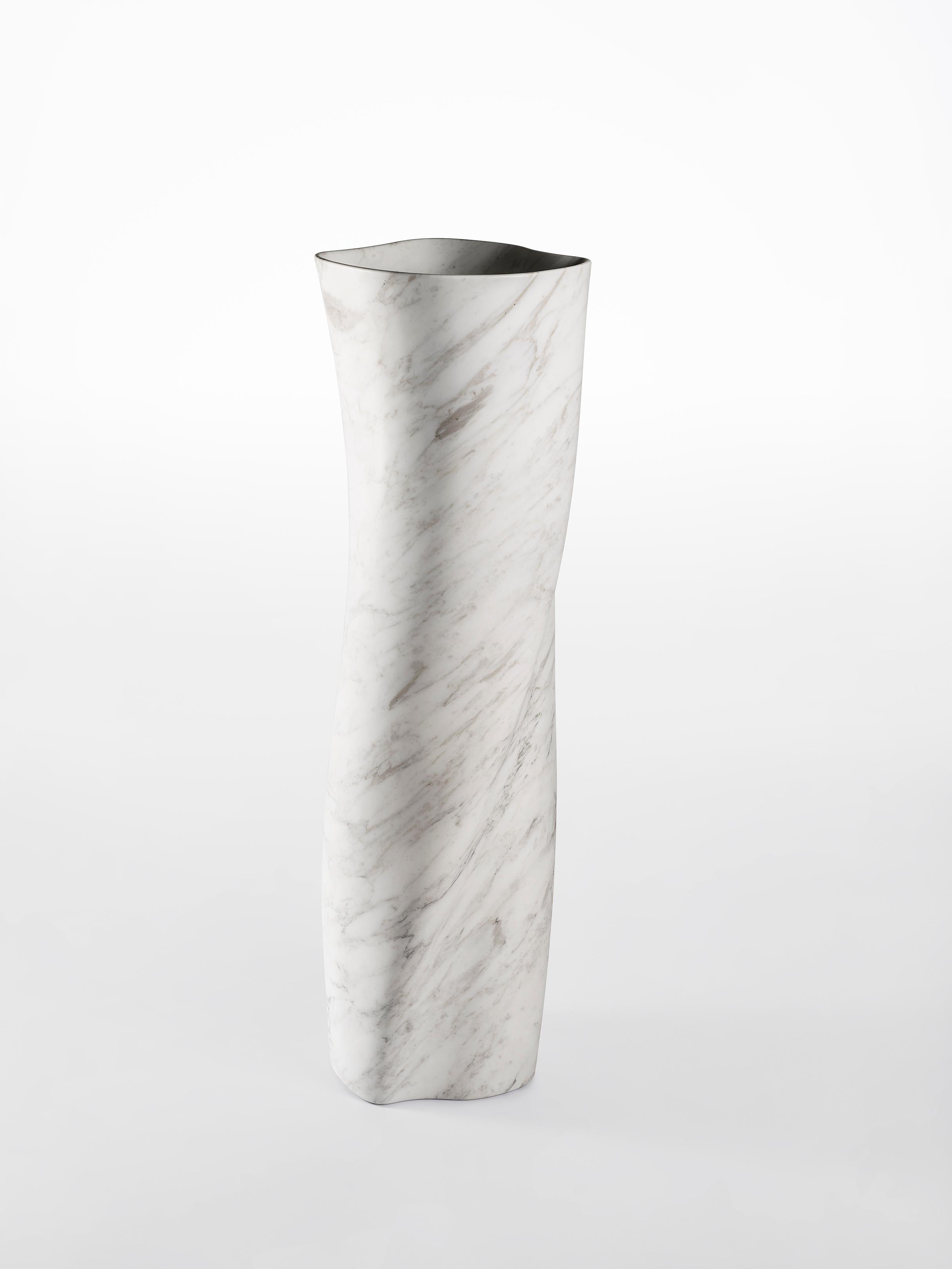 Vase III by Jonathan Hansen
12 Edition + 1 AP
Dimensions: 38.4 x 37 x 122 cm
Materials: Calacatta marble


Series I Captum Biomorfe is a group of nine sculpture works created by New York artist Jonathan Hansen. Captum is a seized or captured