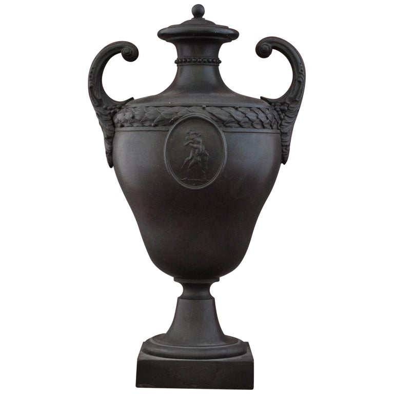 Vase in Black Basalt, Wedgwood & Bentley, circa 1773
