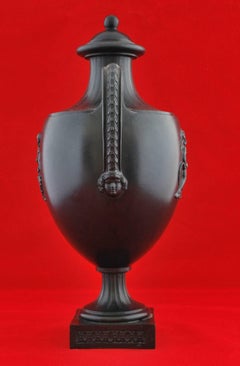 Vase en basalte noir:: Wedgwood & Bentley:: vers 1775