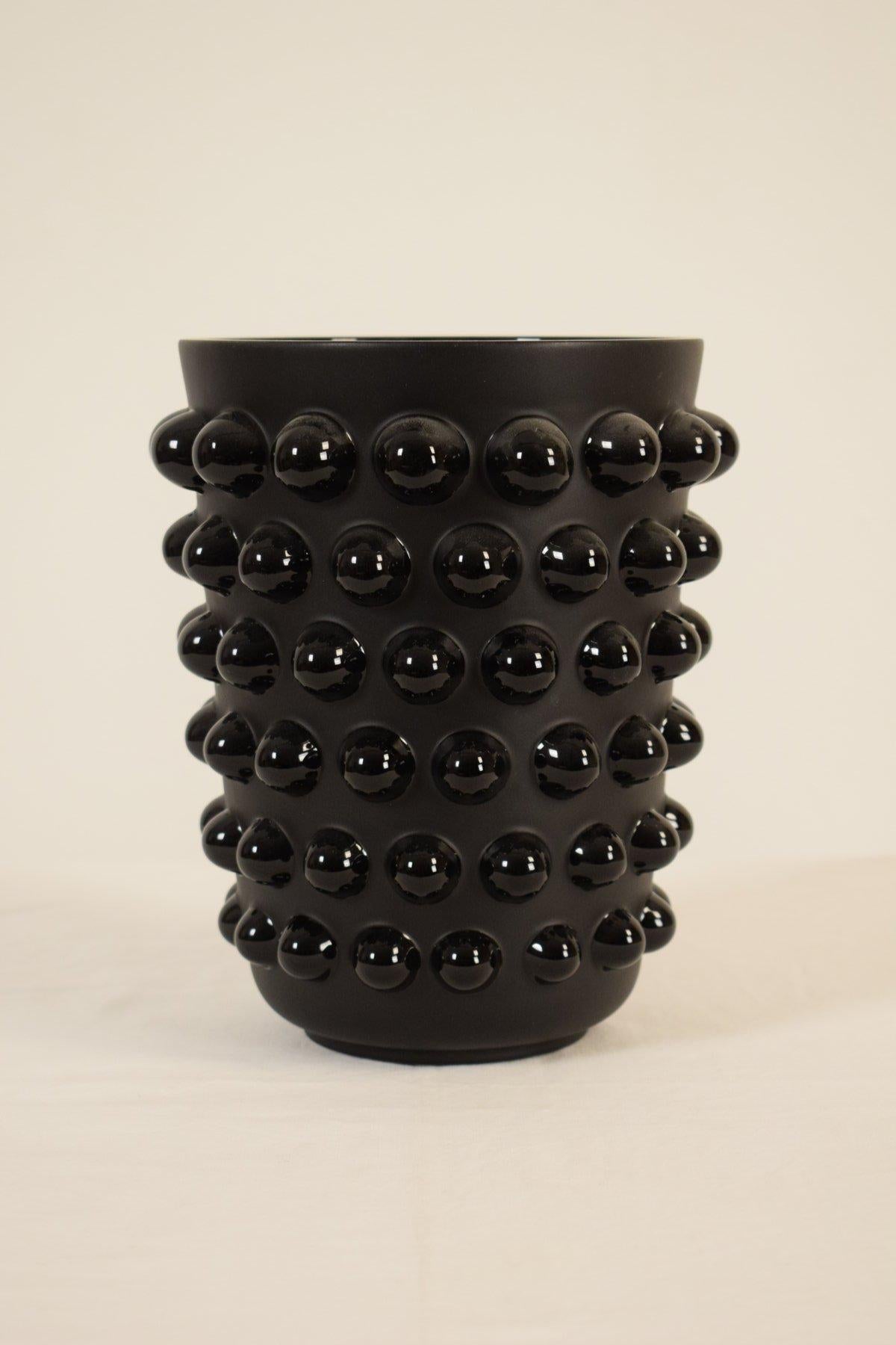 Vase in black glass
Signed René Lalique 