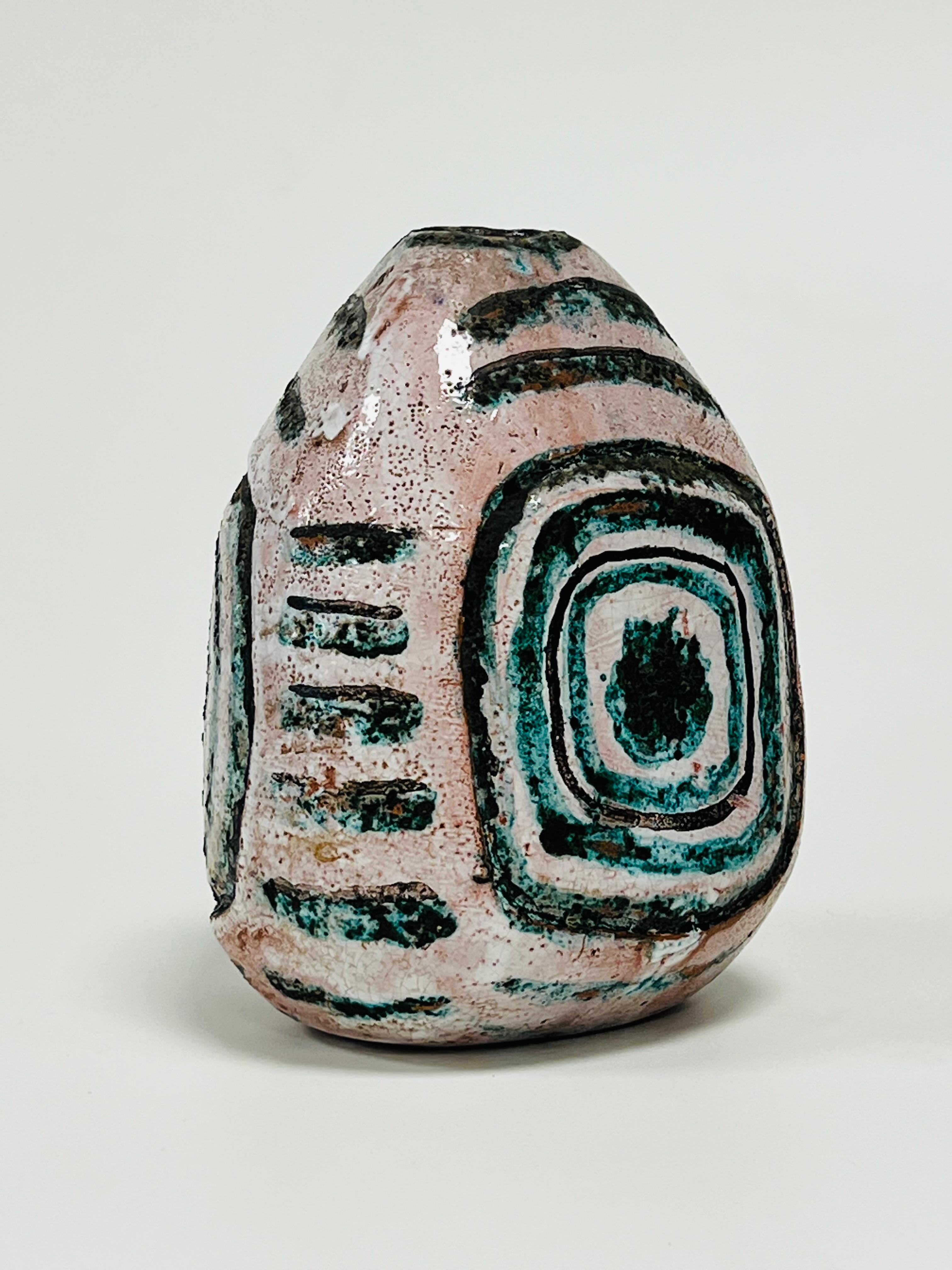 Vaso in ceramica firmato A. Dubois e datato 67, in perfette condizioni.