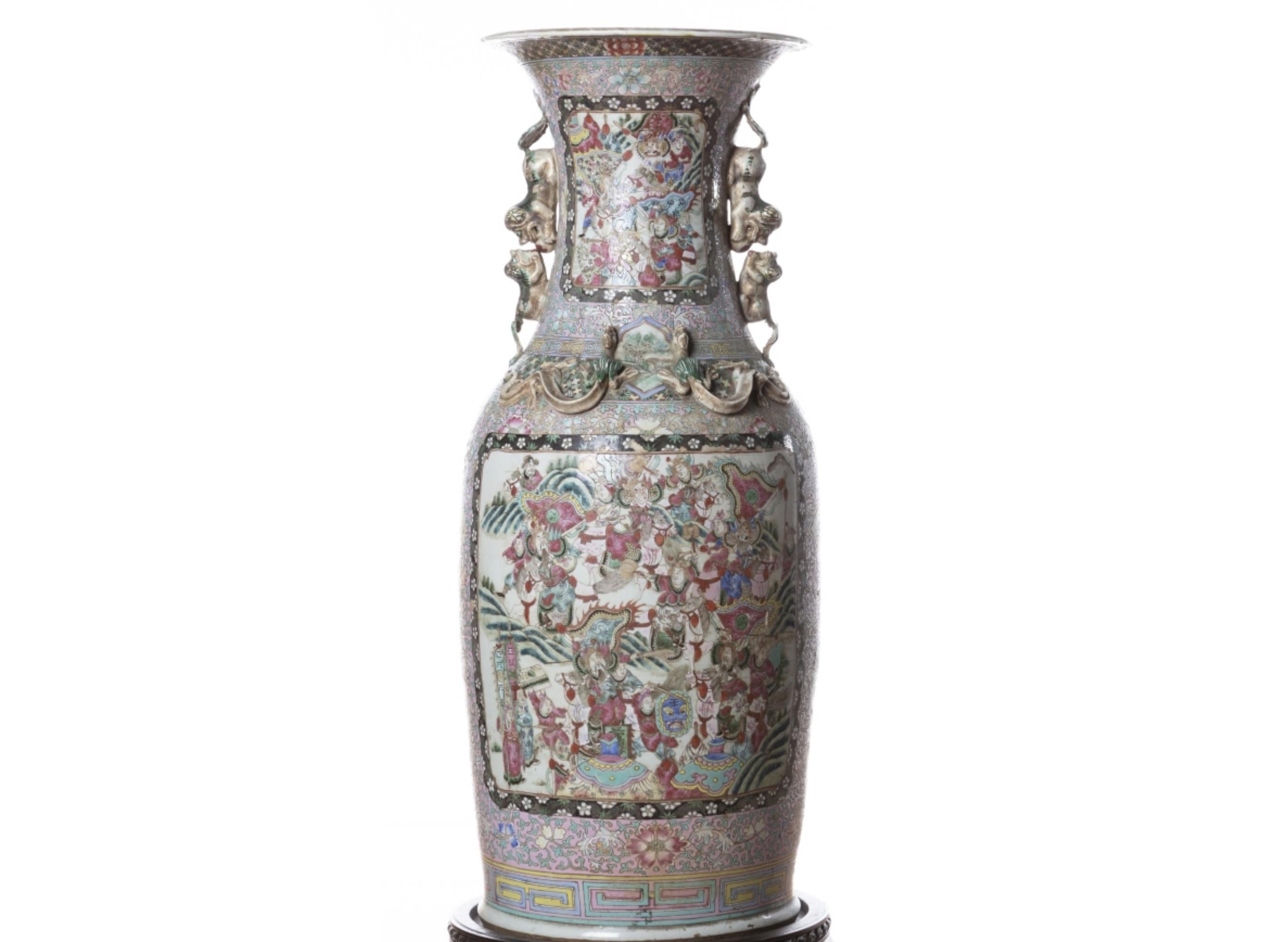 Vase
In Chinese porcelain, Guangxu Reign (1875-1908). 
Polychrome decoration with oriental figures. 
Stands on a wooden base. 
Wear in polychrome. 
Measures: Height: 91 cm. Height: (total) 118 cm.