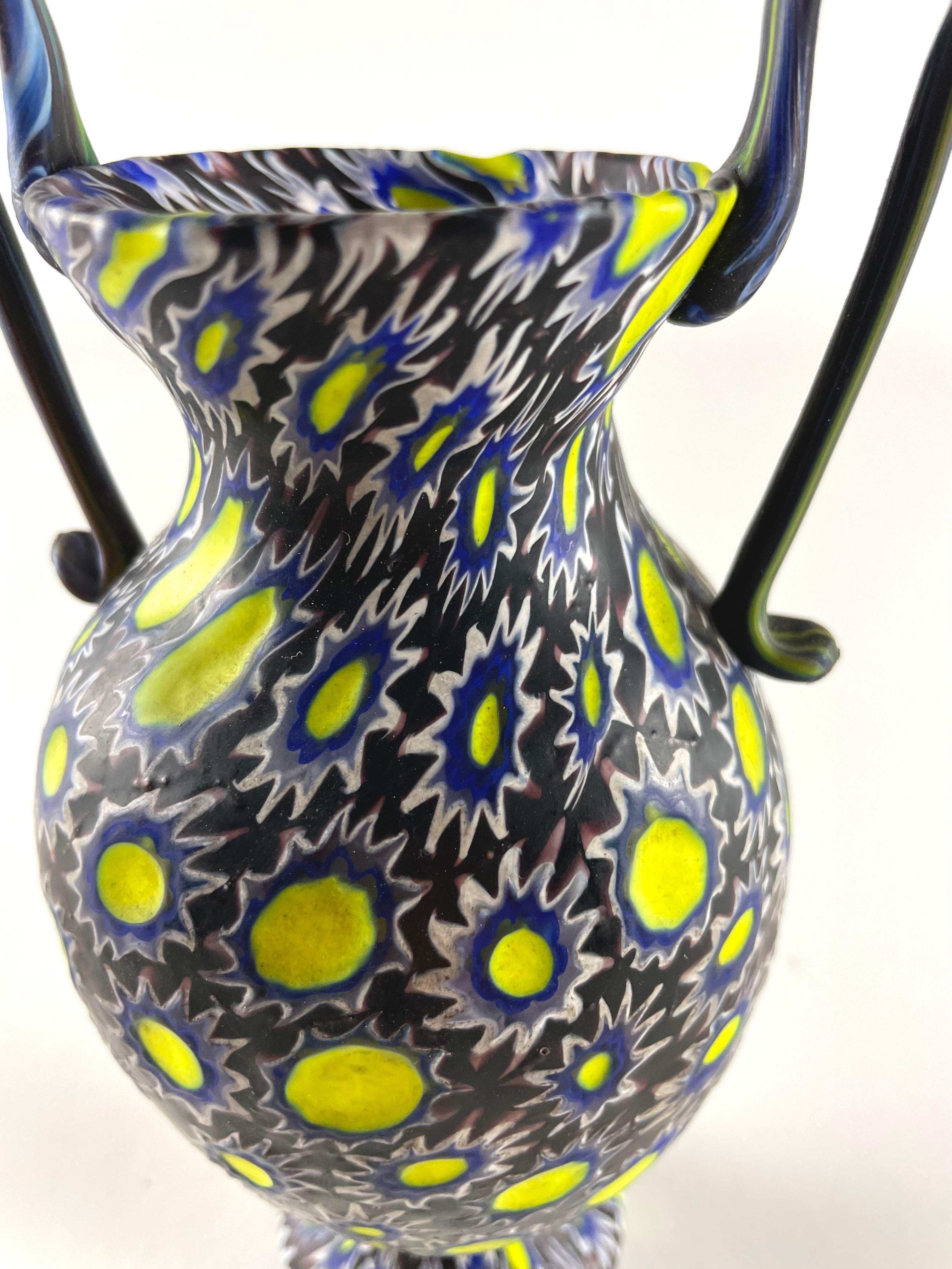 Arts and Crafts Vase en Murano foncé, jaune vif, FRATELLI TOSO MURANO, 1950 circa en vente
