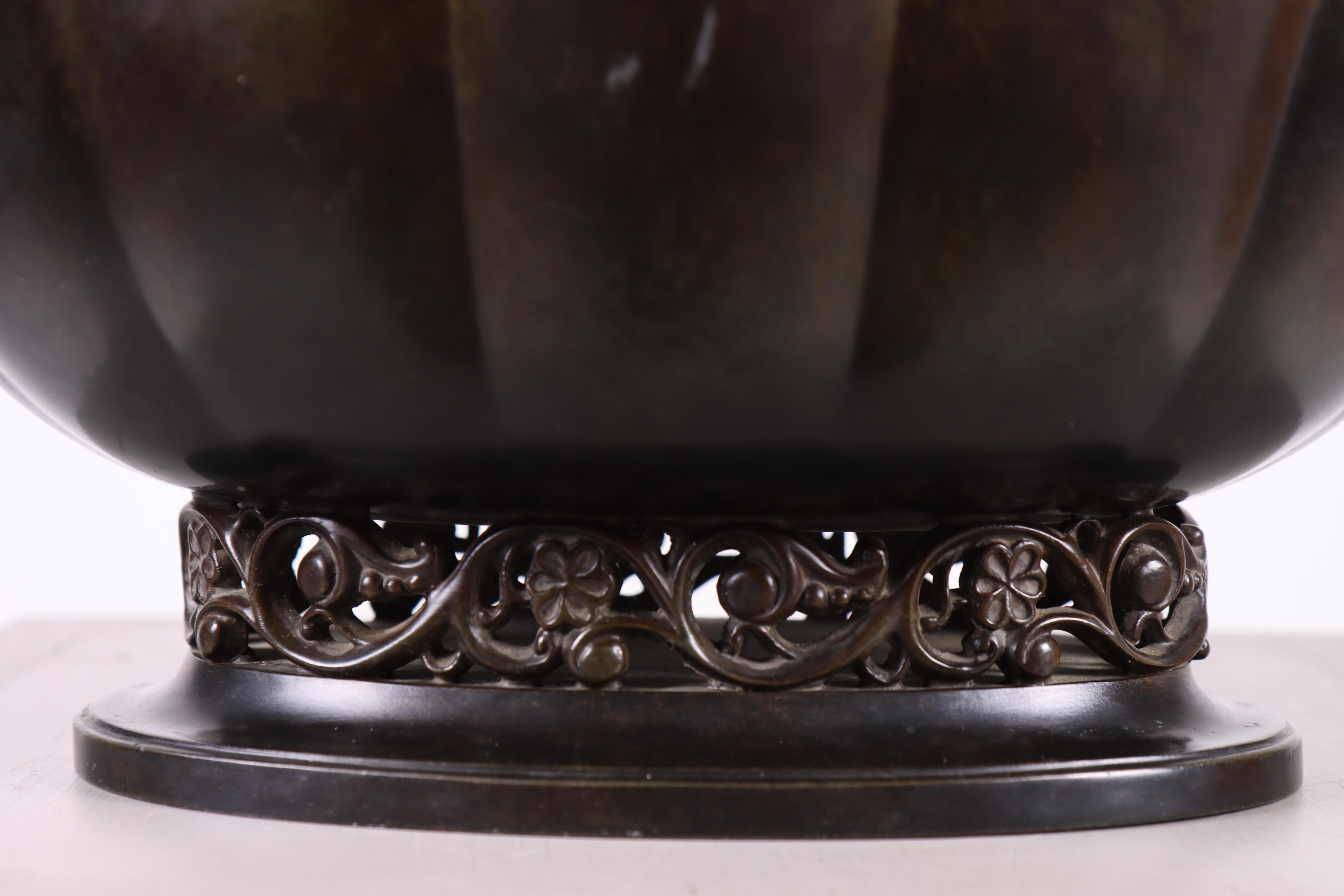 Scandinavo moderno Vaso in metallo 'Disko' di Just Andersen, prodotto in Danimarca, anni '40 in vendita