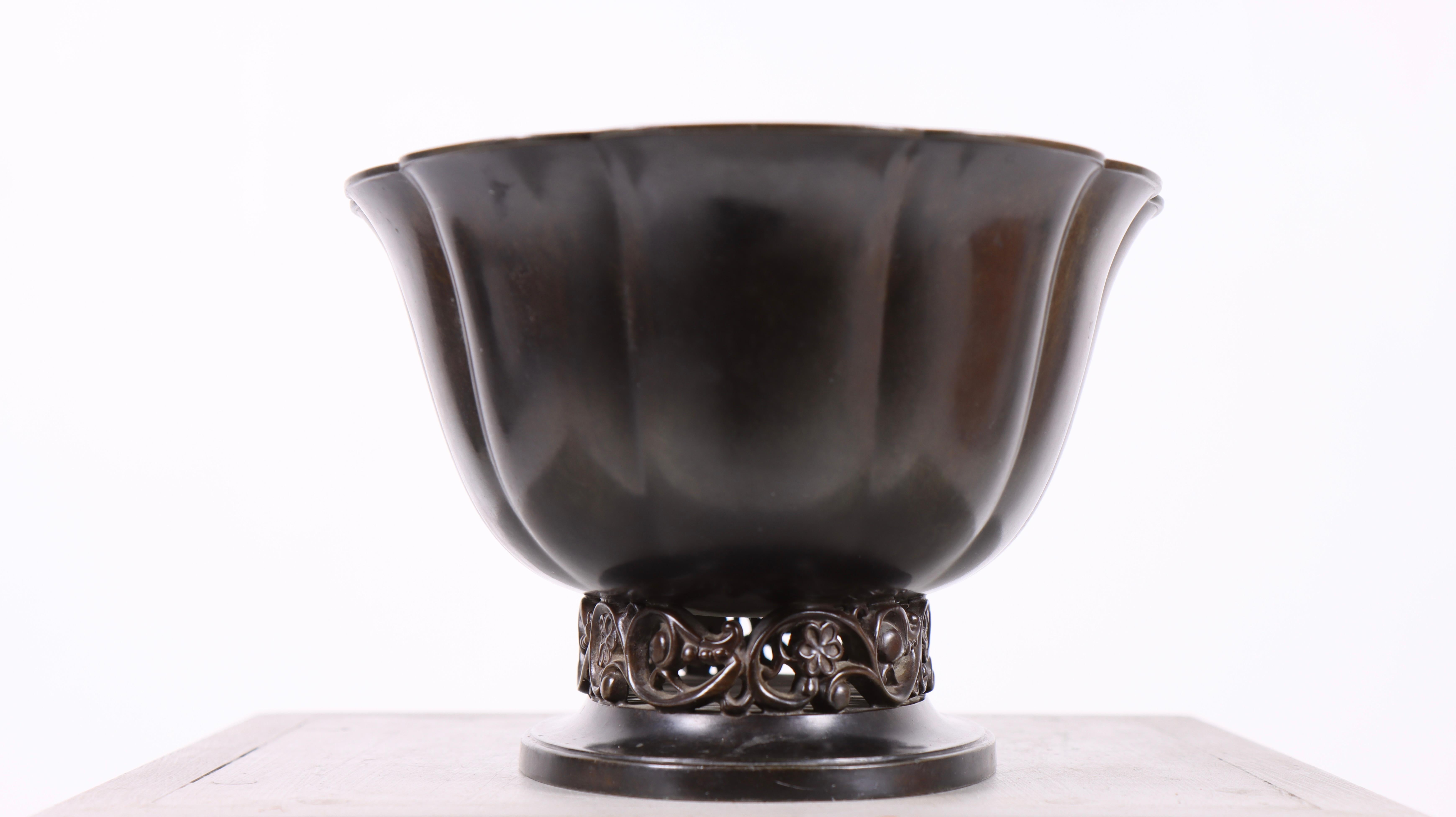 Scandinavo Vaso in metallo 'Disko' di Just Andersen, prodotto in Danimarca, anni '40 in vendita