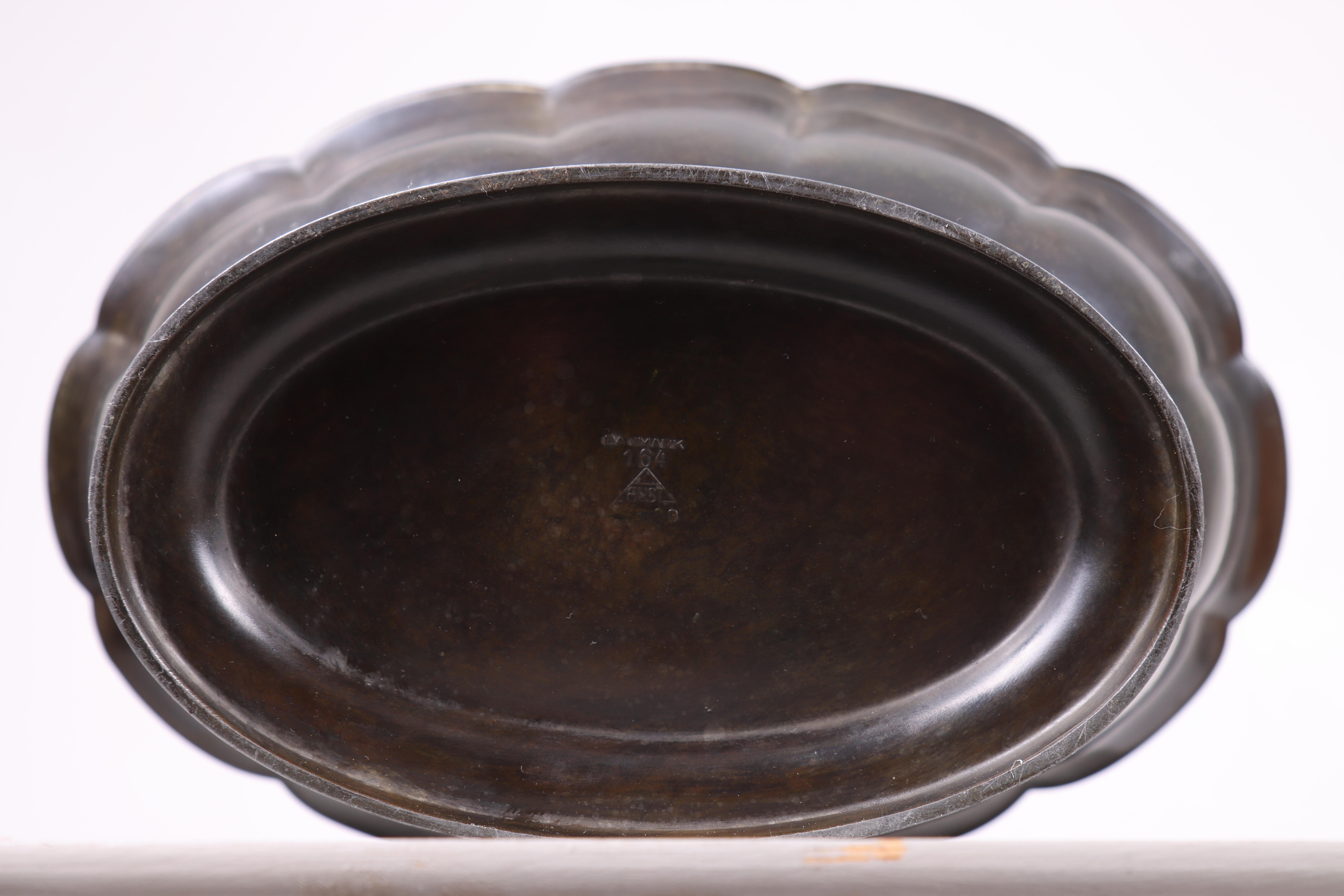 Metà XX secolo Vaso in metallo 'Disko' di Just Andersen, prodotto in Danimarca, anni '40 in vendita