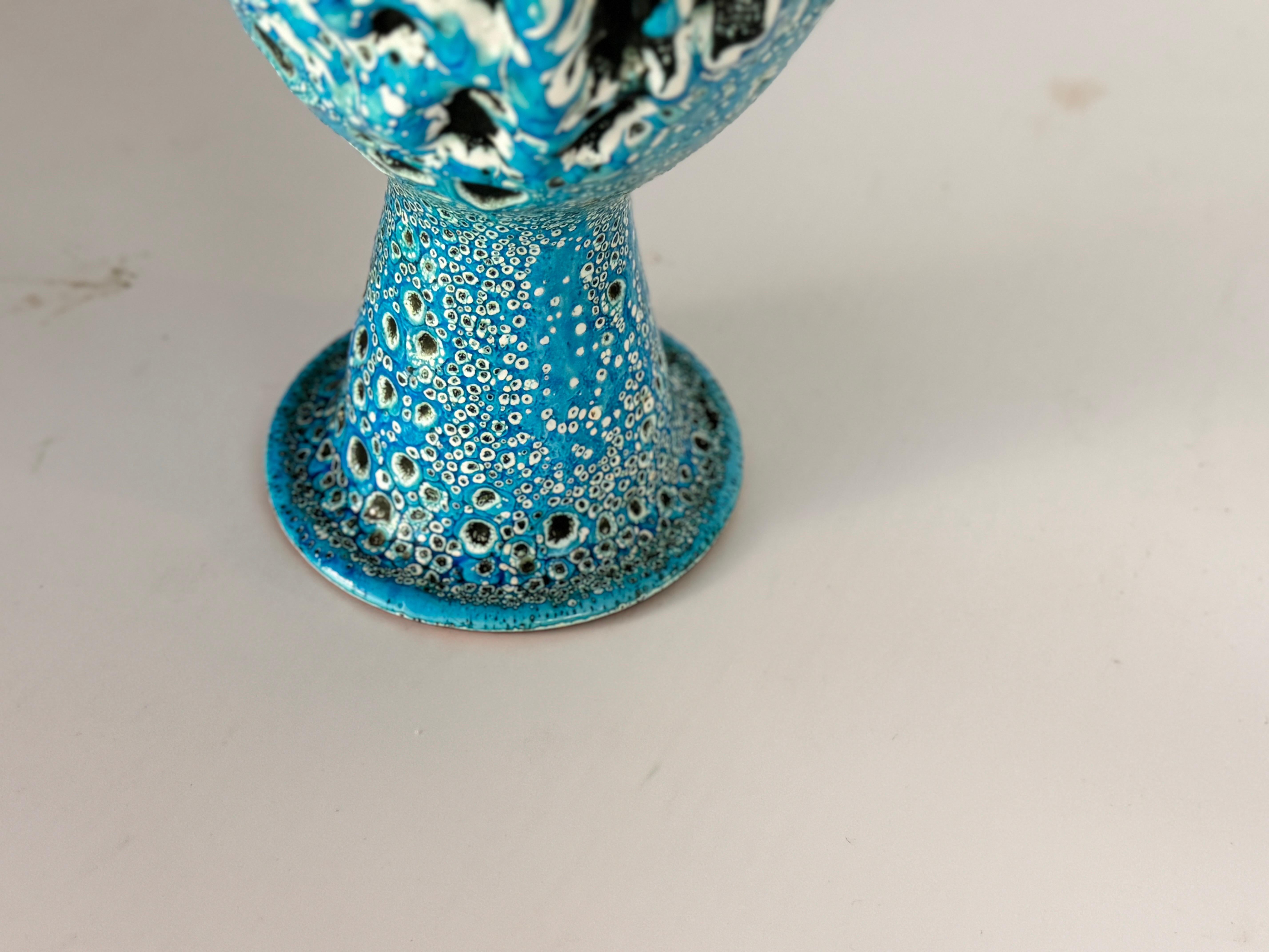 Émaillé Vase en céramique bleue émaillée Italie 1970 en vente