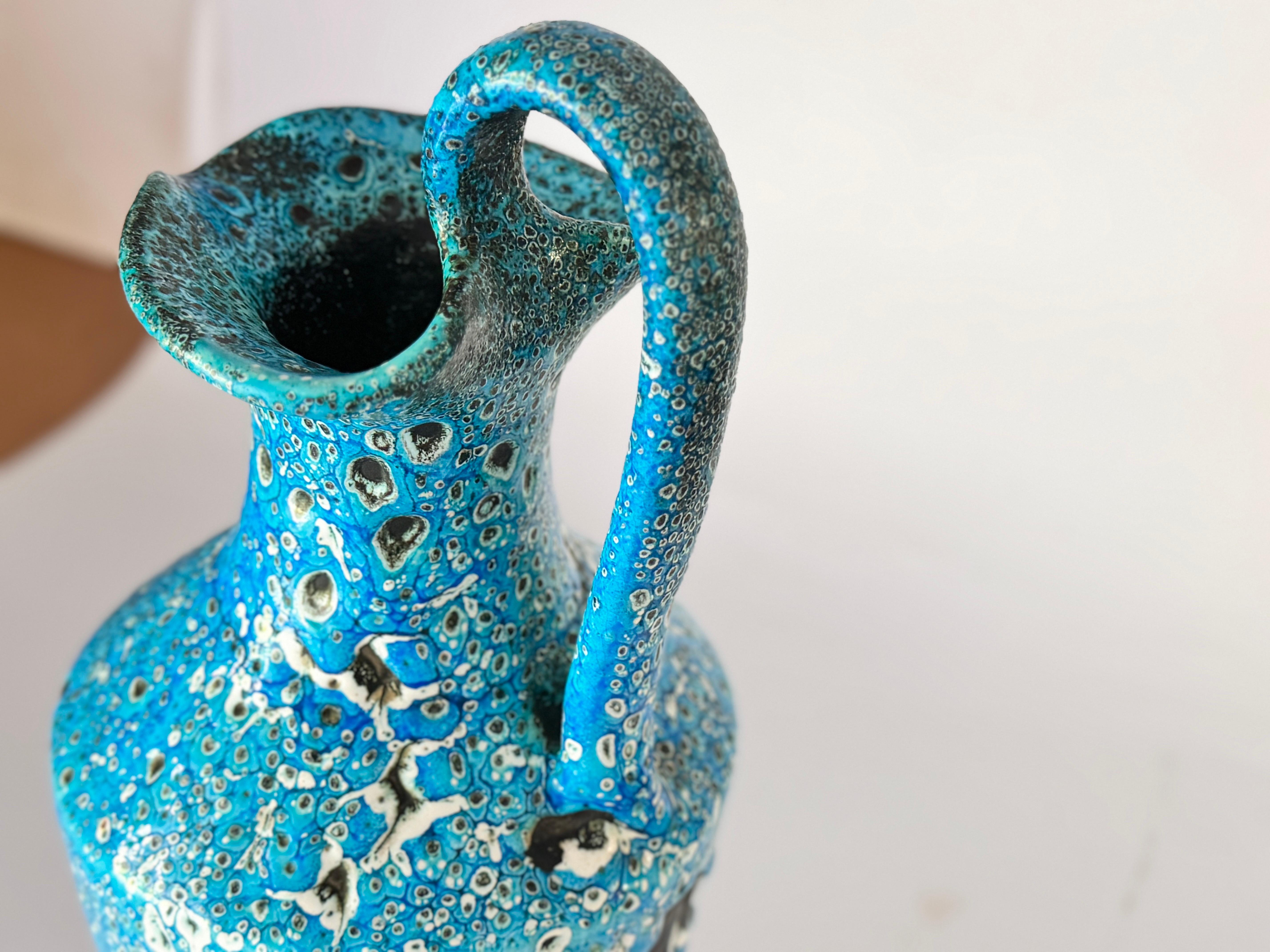 Céramique Vase en céramique bleue émaillée Italie 1970 en vente