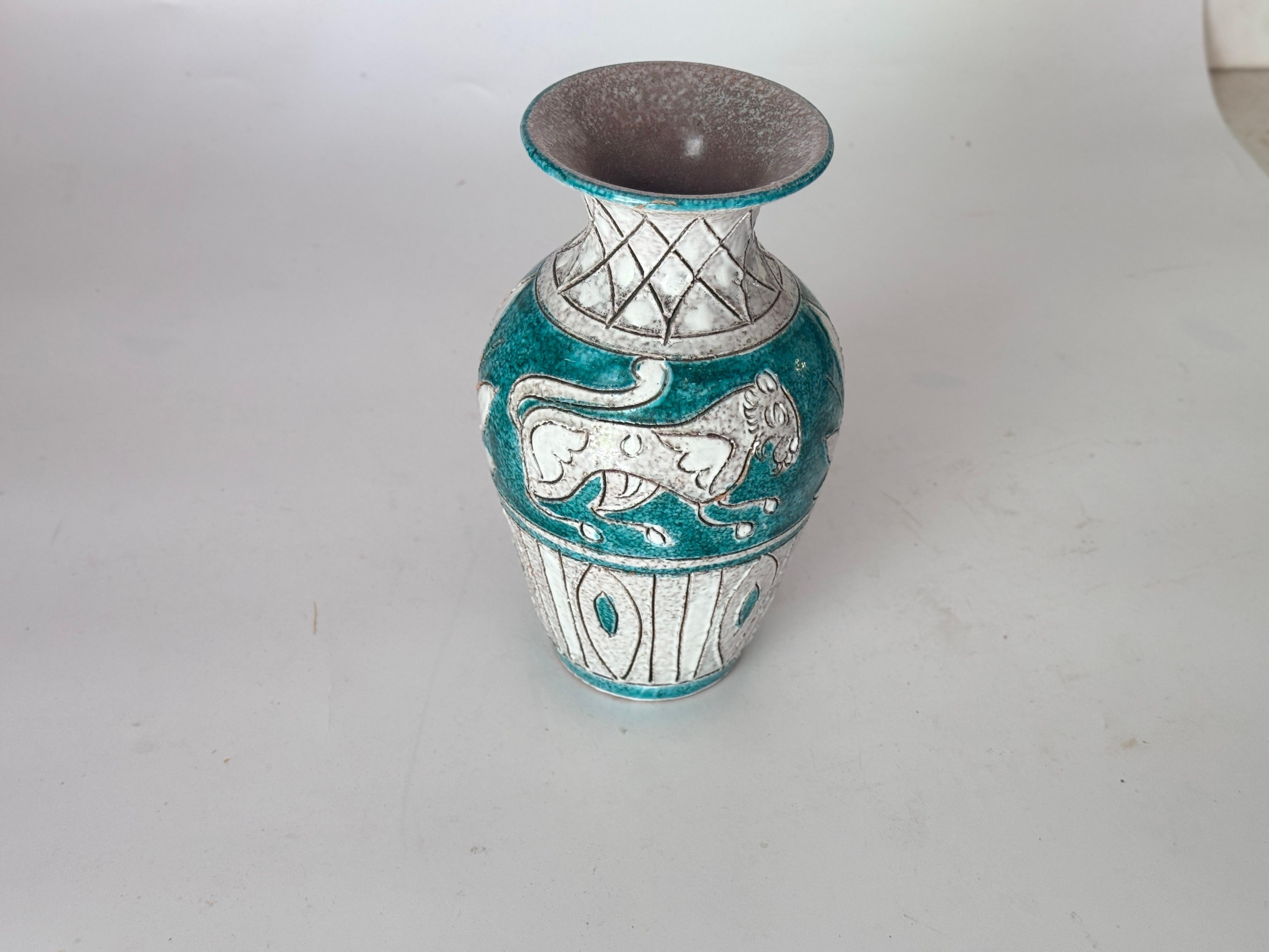 Vase in Enameled Ceramic Green and White Italy 1970 signed For Sale 2