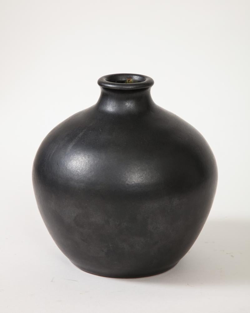 French Round Black Glazed Ceramic Vase by Leon Pointu, France, c. 1930 For Sale