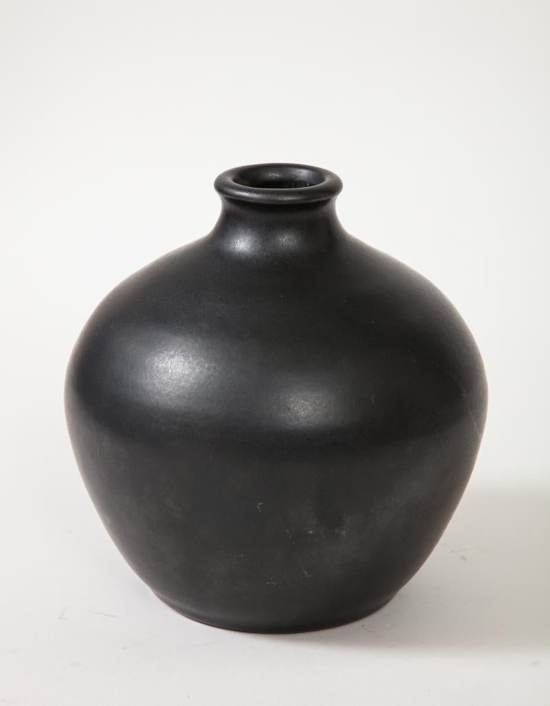 Round Black Glazed Ceramic Vase by Leon Pointu, France, c. 1930 In Good Condition For Sale In New York City, NY