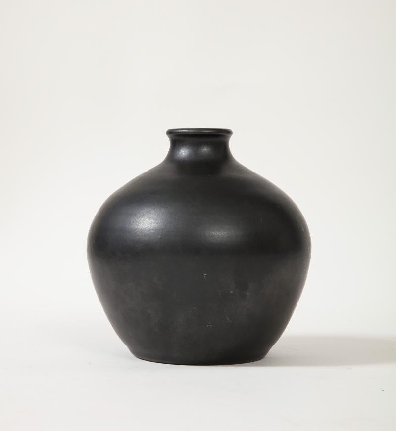 Round Black Glazed Ceramic Vase by Leon Pointu, France, c. 1930 For Sale 1