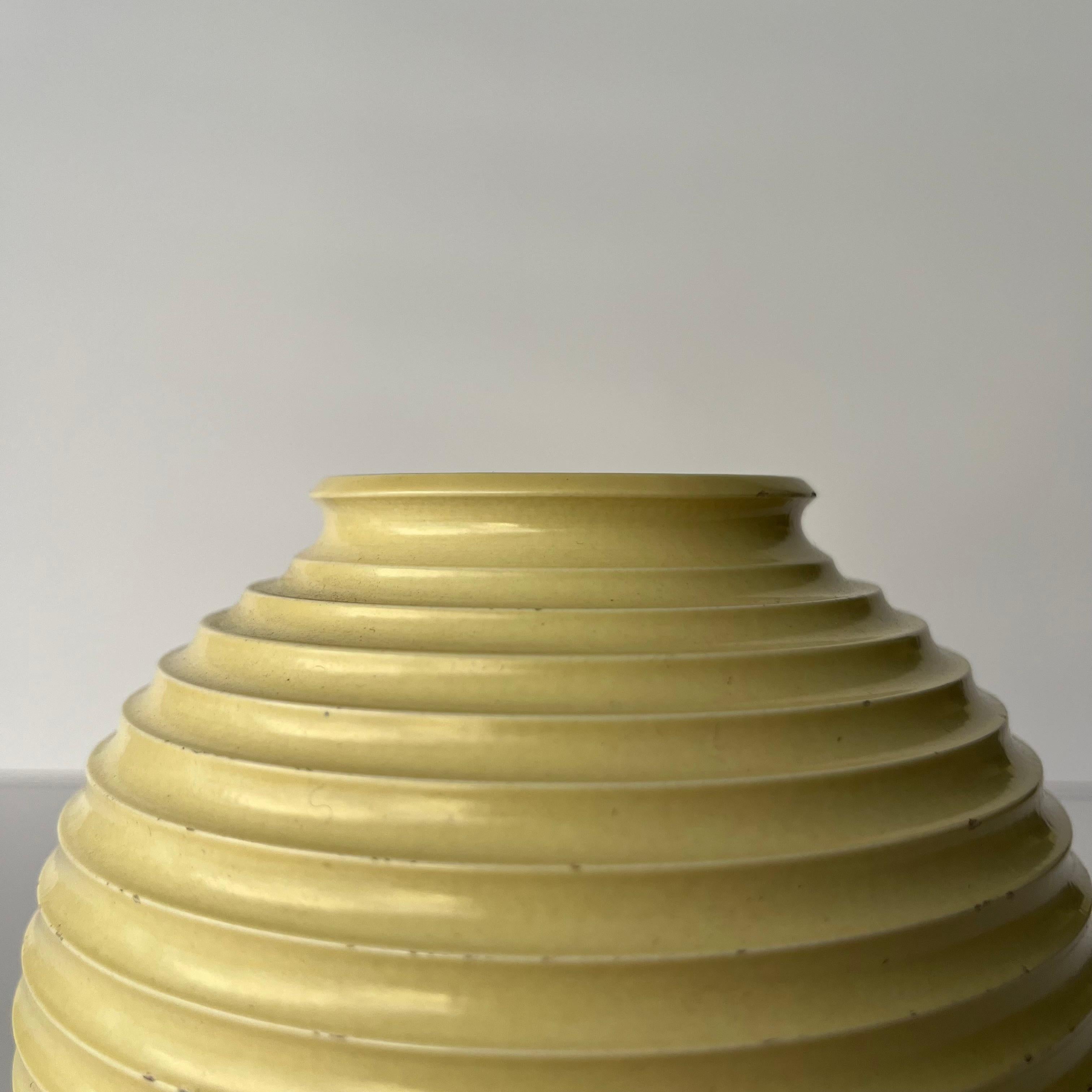 Vase aus mattem Stroh, Design 4316 für Wedgwood (Art déco) im Angebot